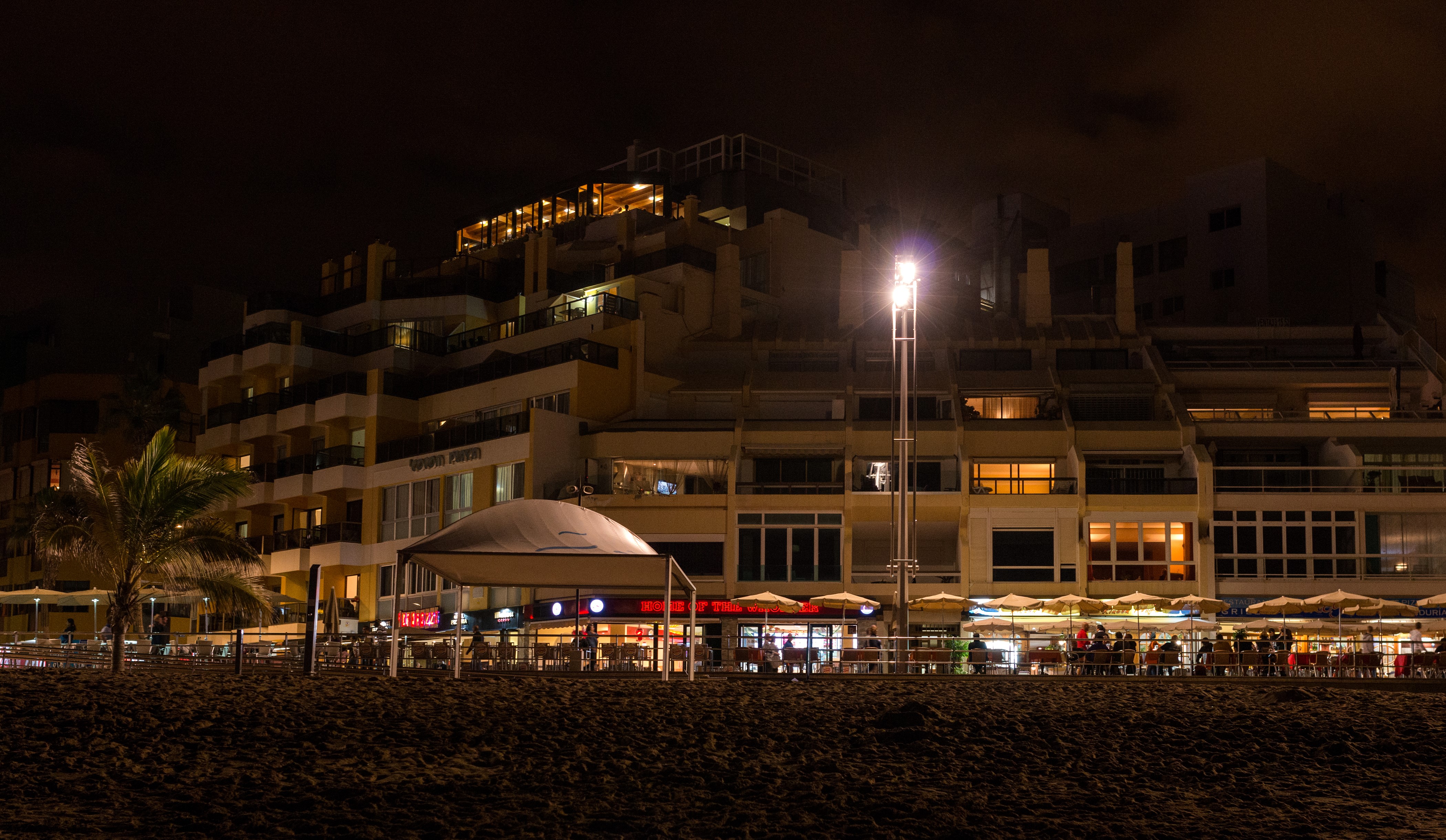 Night view of buildings and beach cafes in Las Palmas, Gran Canaria HD Wallpaper