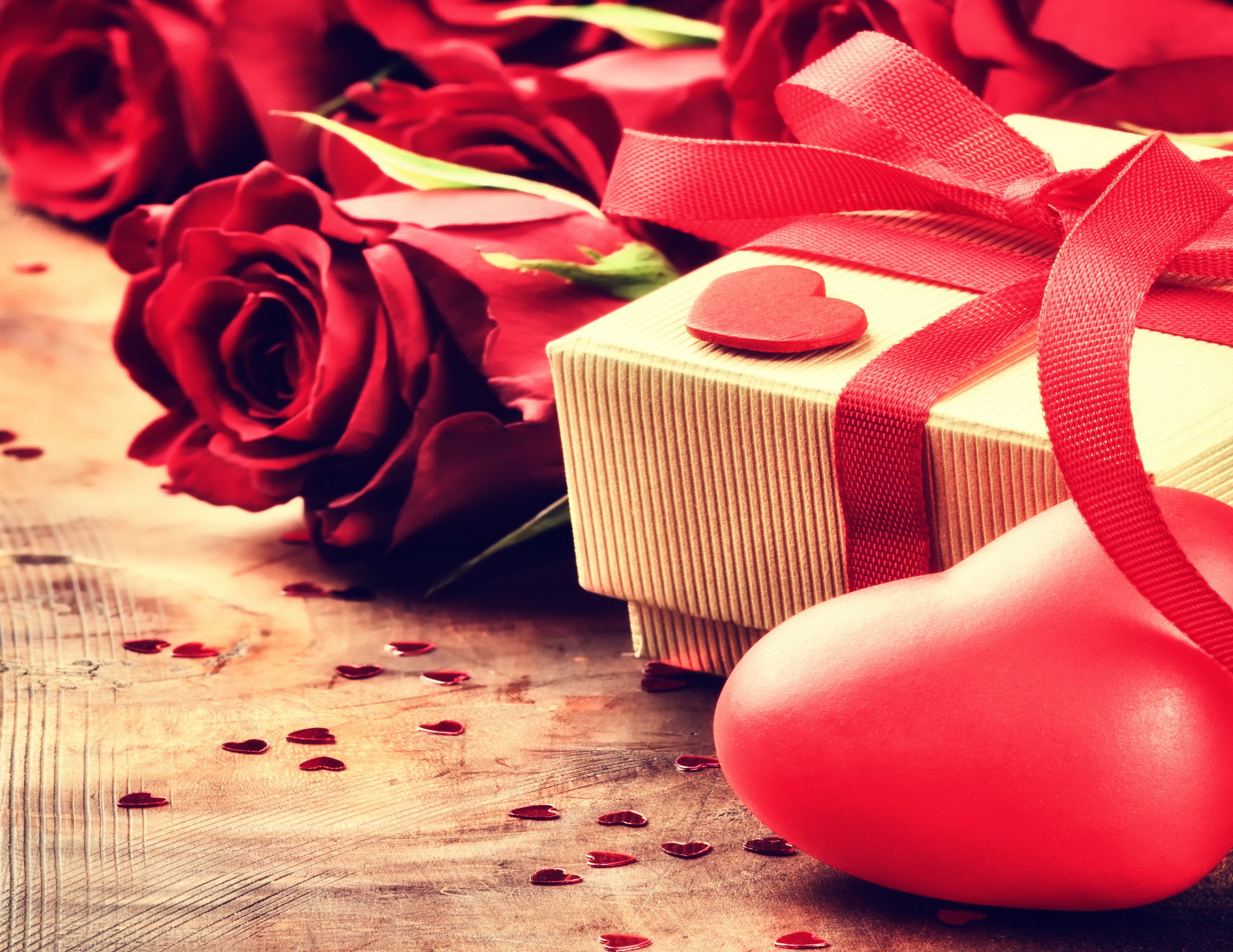 Red roses and gift box with red ribbon and hearts HD Wallpaper
