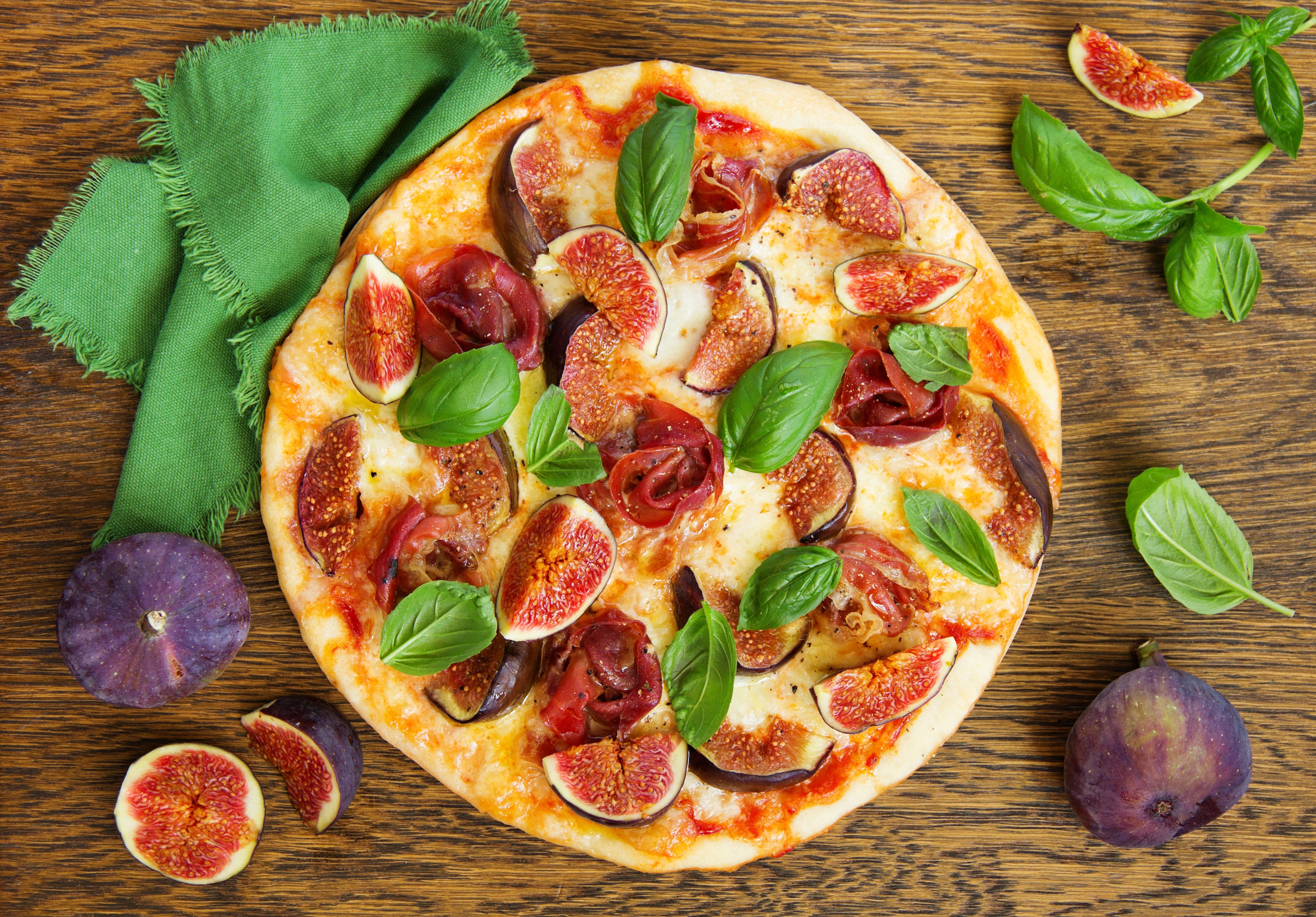 Pizza with Figs, Prosciutto, and Basil HD Wallpaper