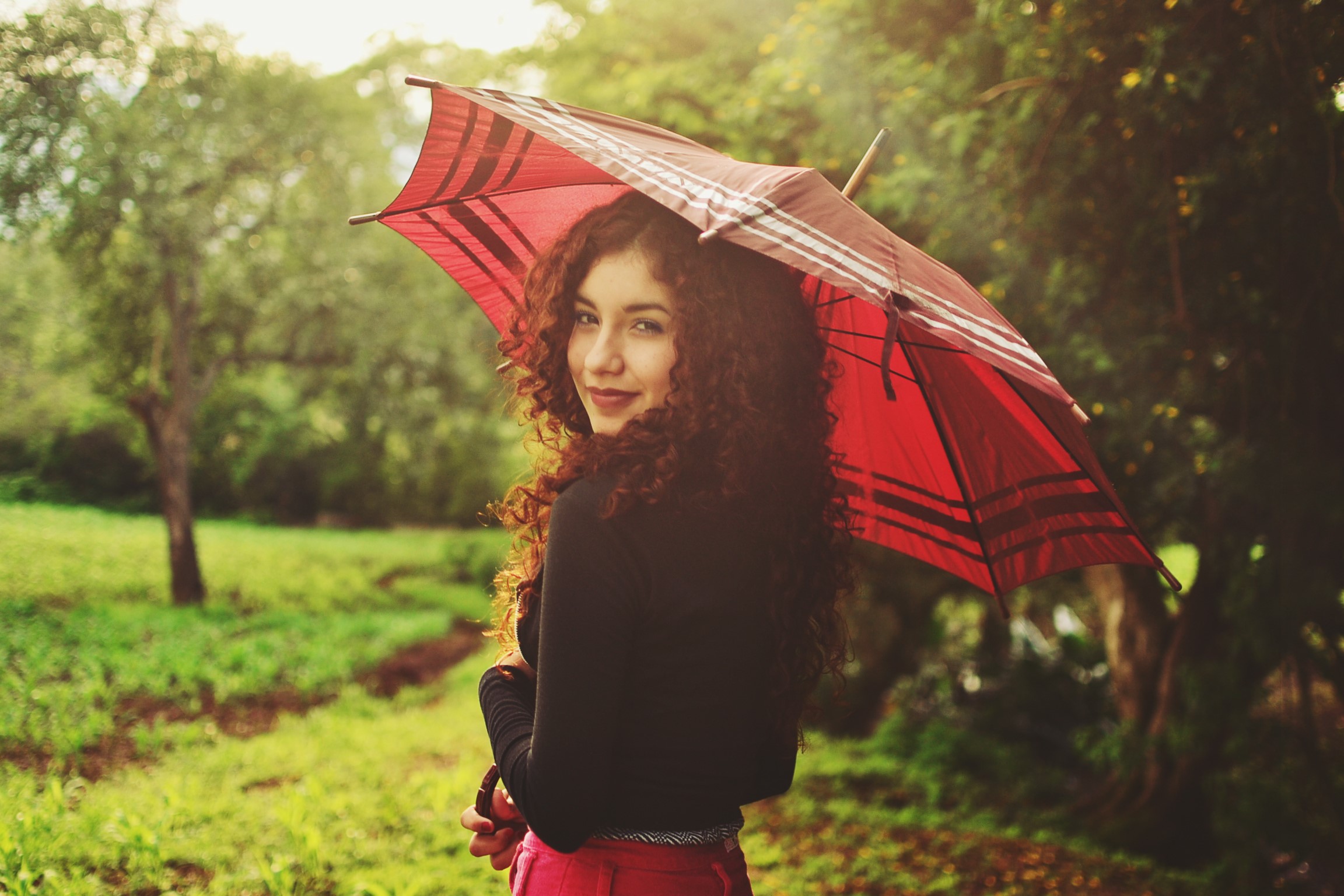 Woman with curly hair holding a red umbrella HD Wallpaper