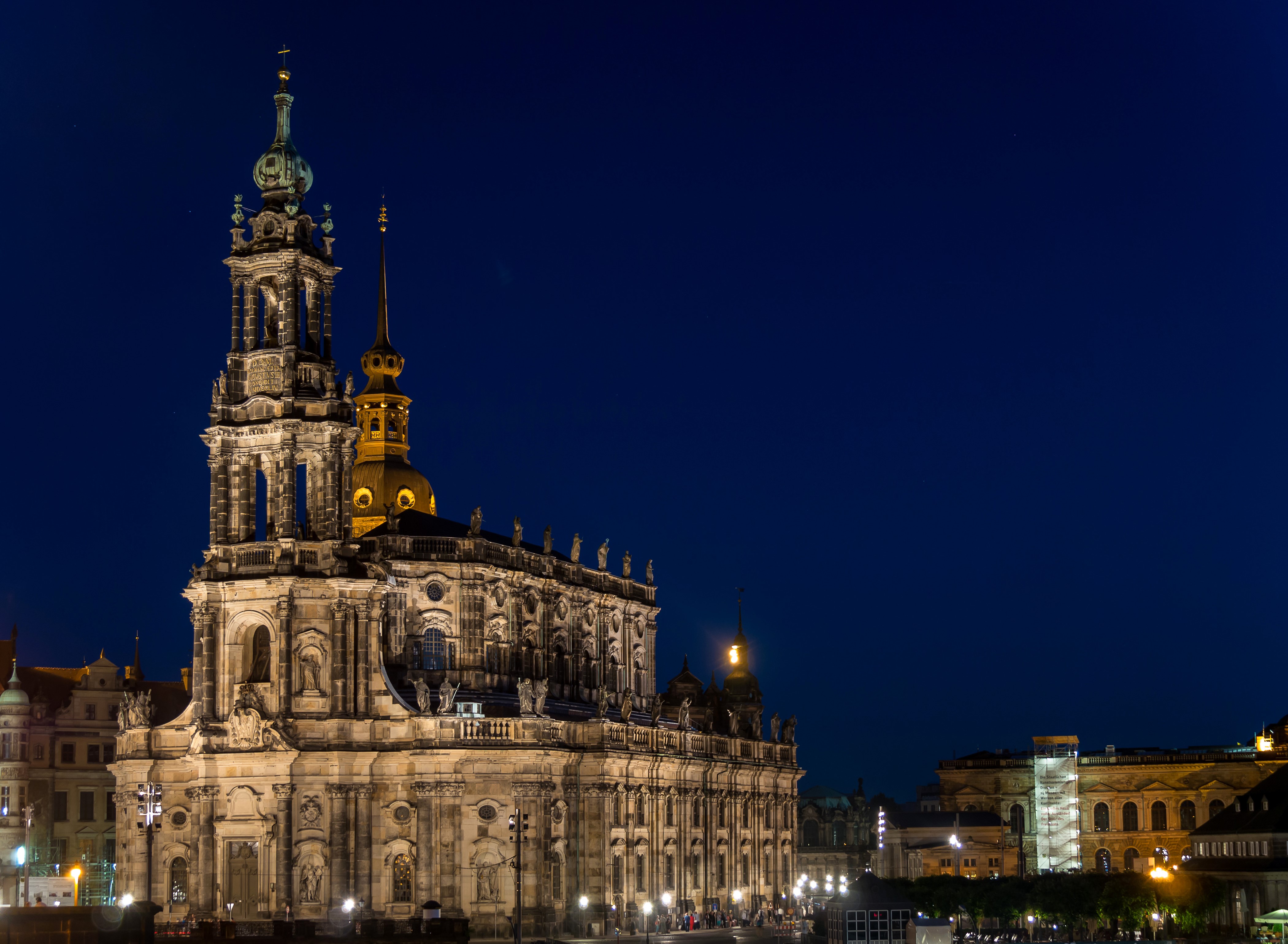 4K Kath. Hofkirche Dresden Germany at Night HD Wallpaper
