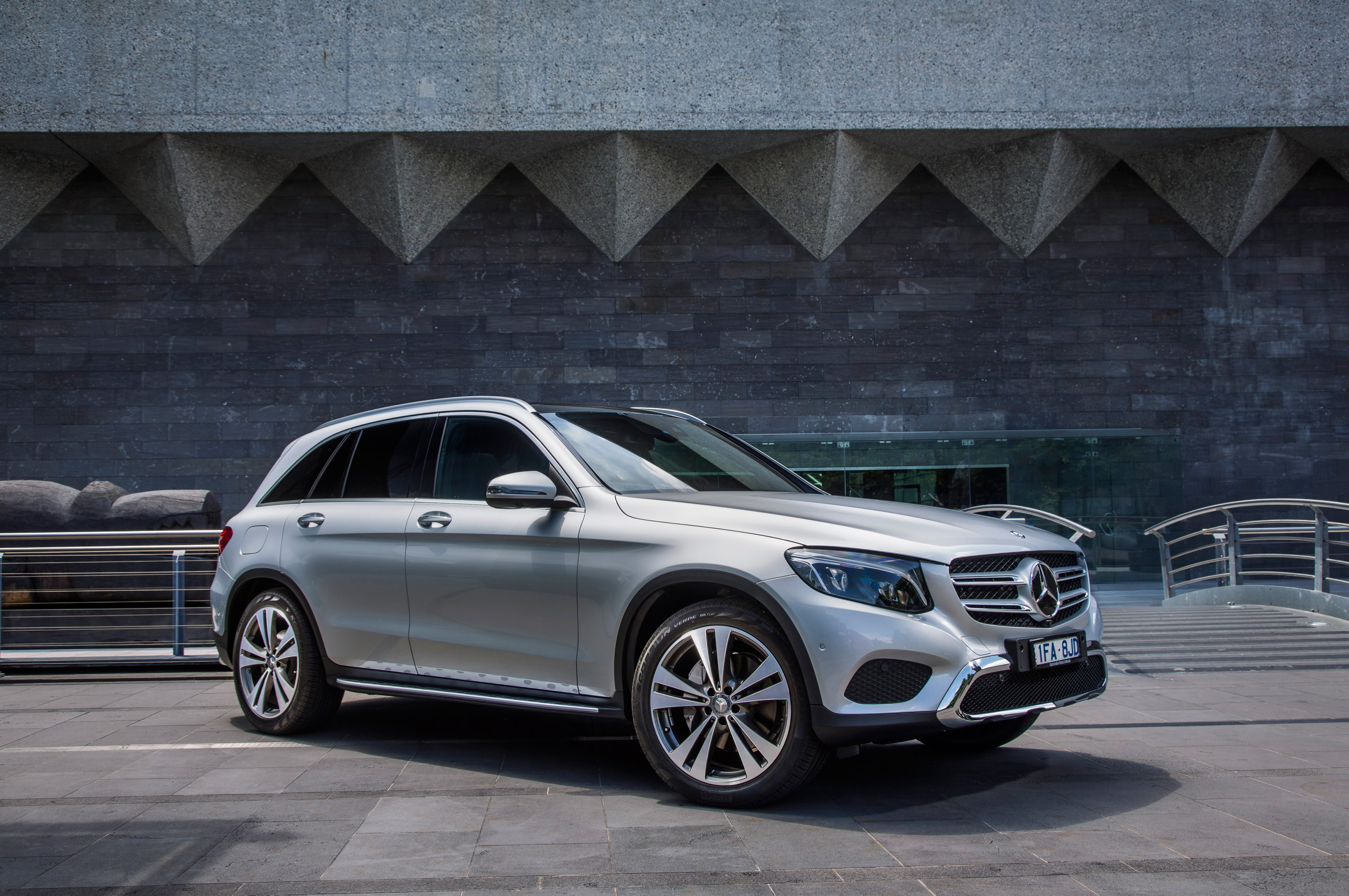 4K Mercedes-Benz GLC-Class X253 Silver SUV HD Wallpaper