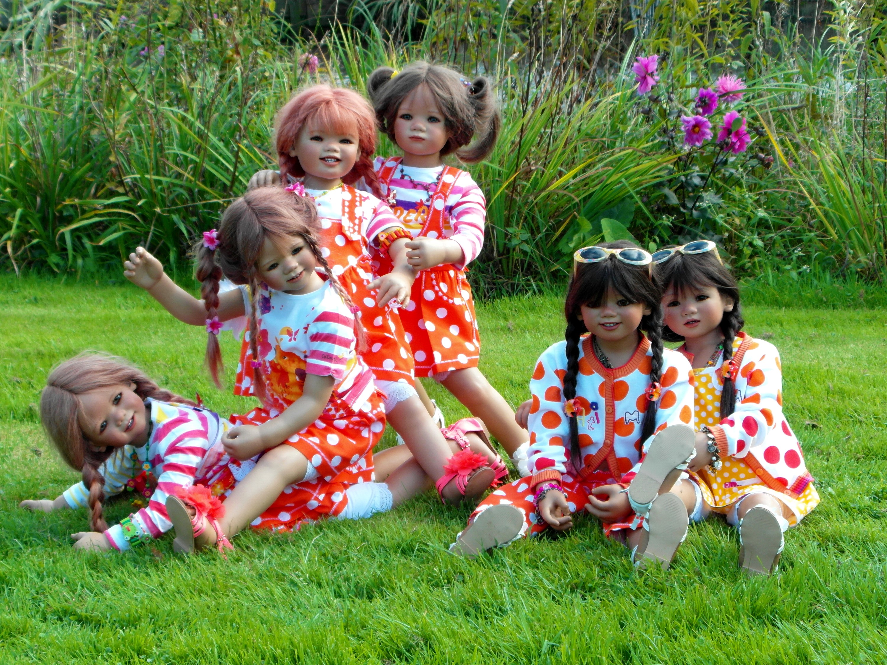 Dolls in a park setting HD Wallpaper