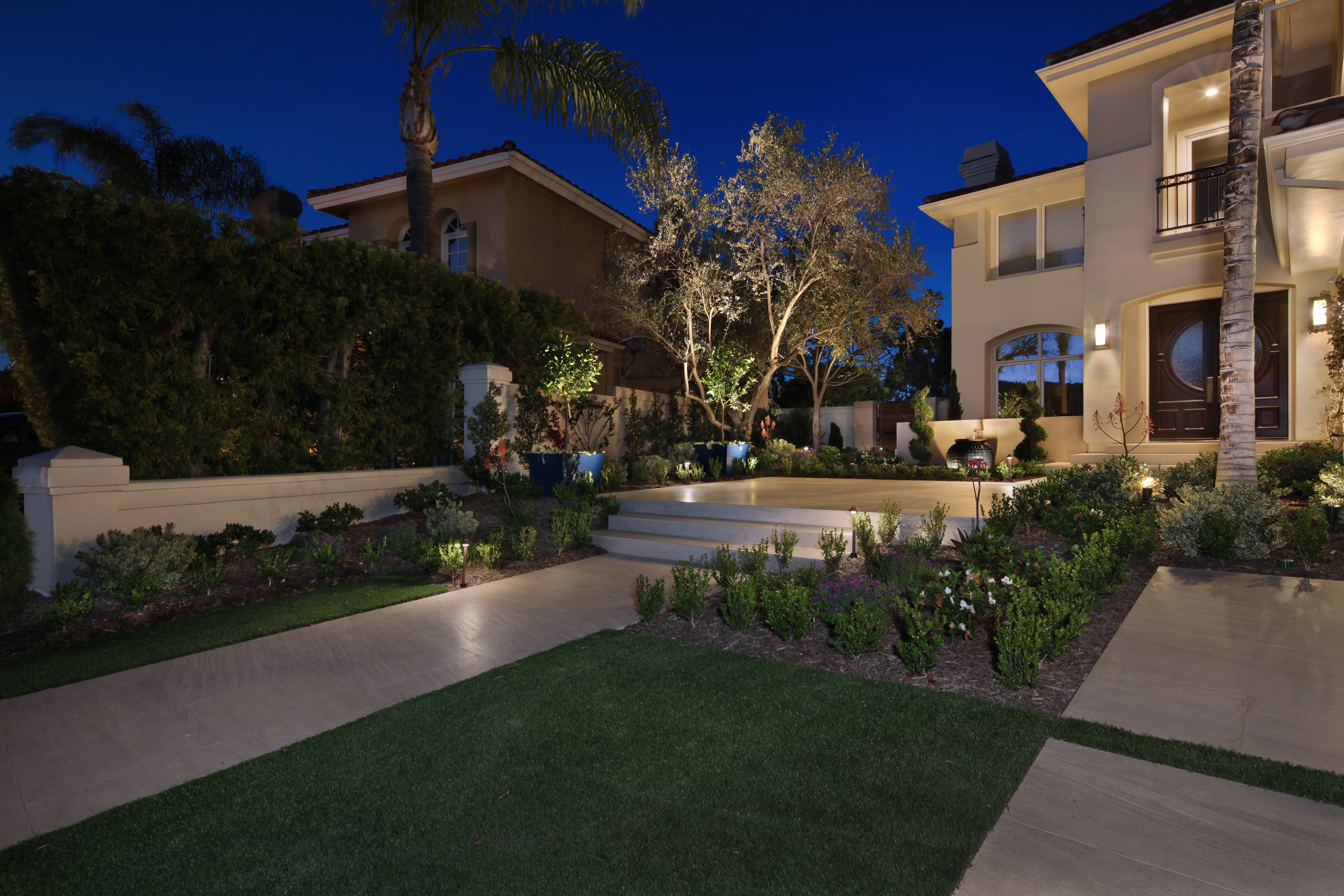 Luxury House Landscape Design at Night in Laguna Niguel, USA HD Wallpaper