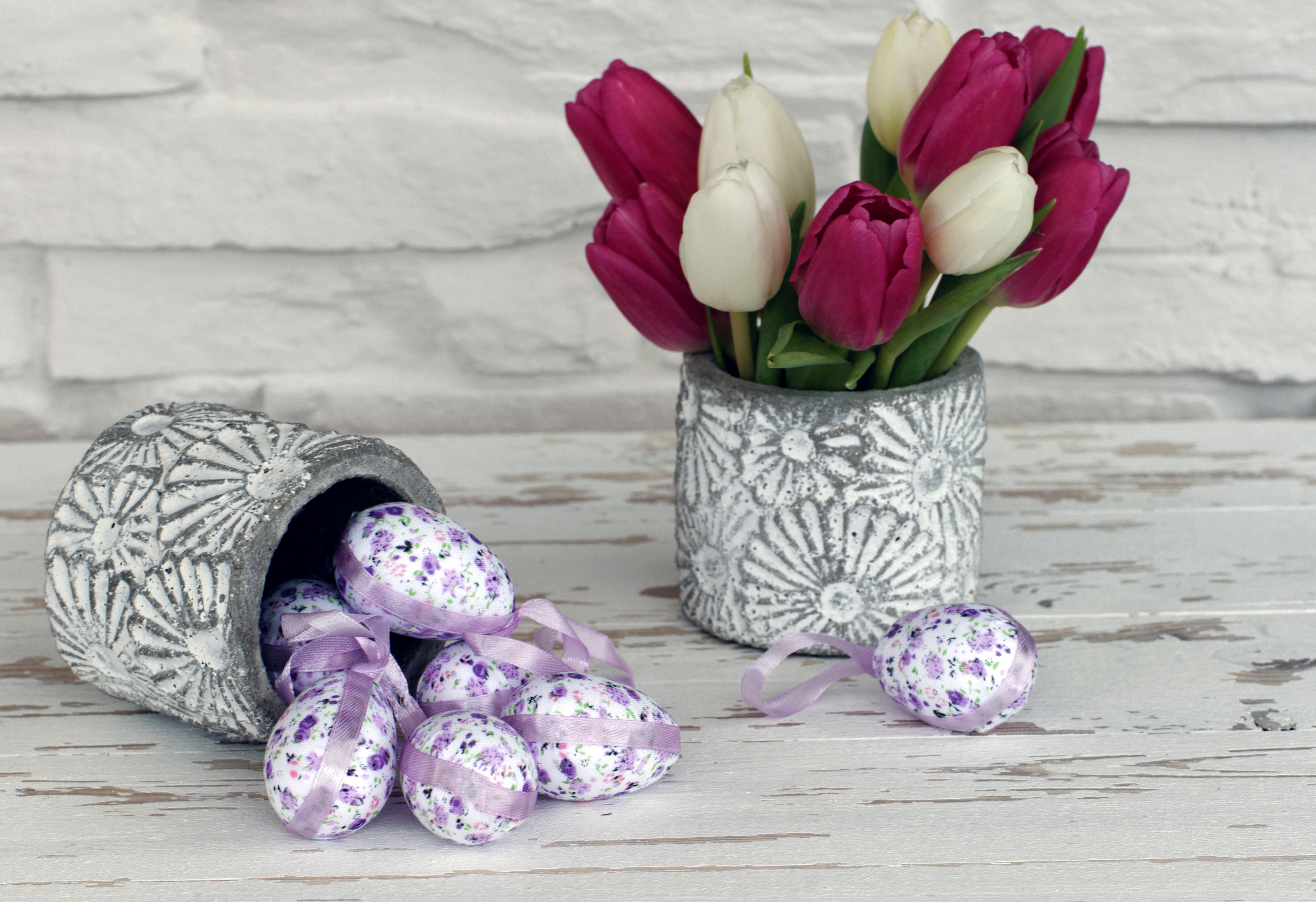 Easter tulips and eggs in decorative vases HD Wallpaper
