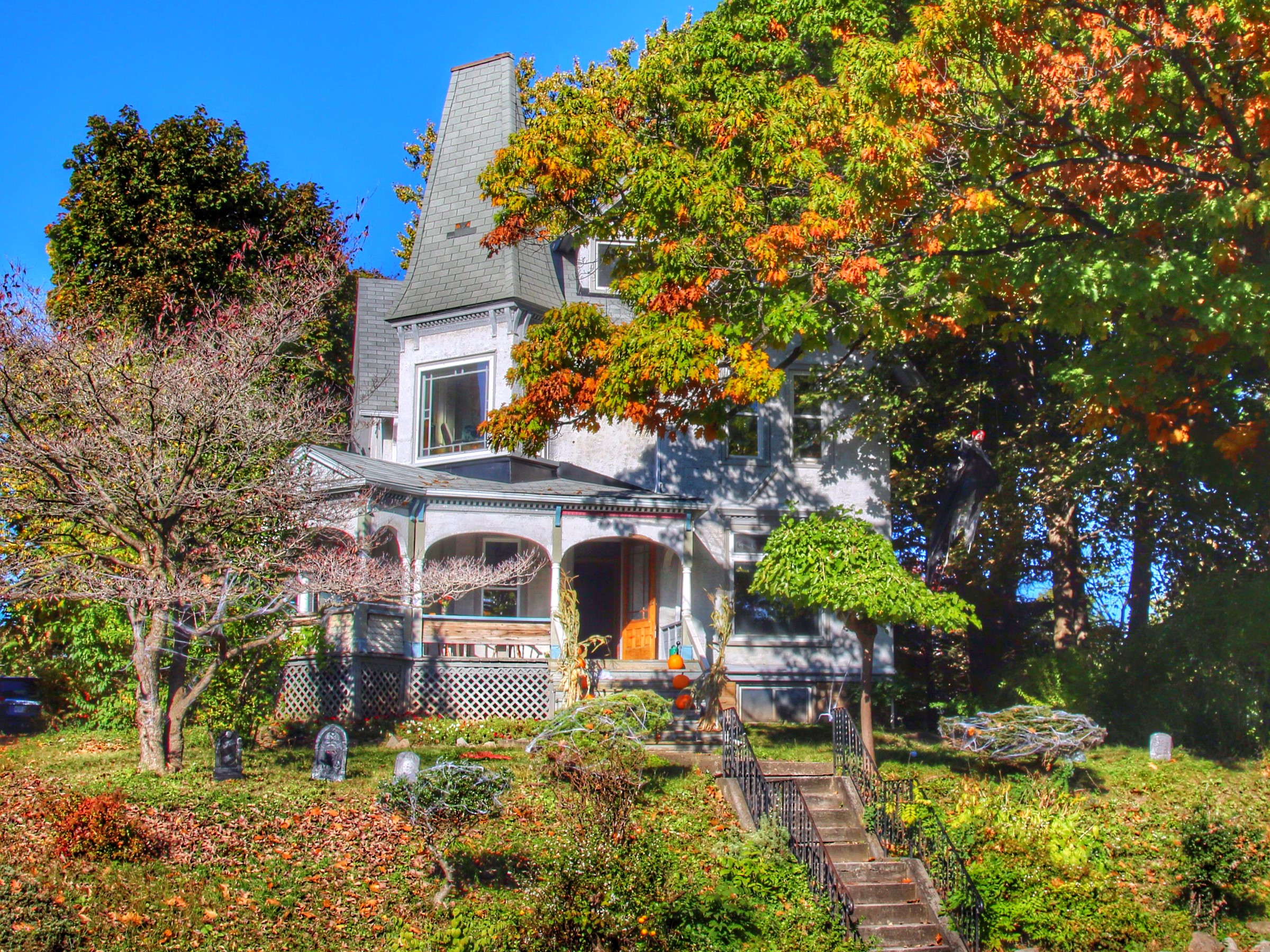 House with autumn trees and Halloween decorations HD Wallpaper