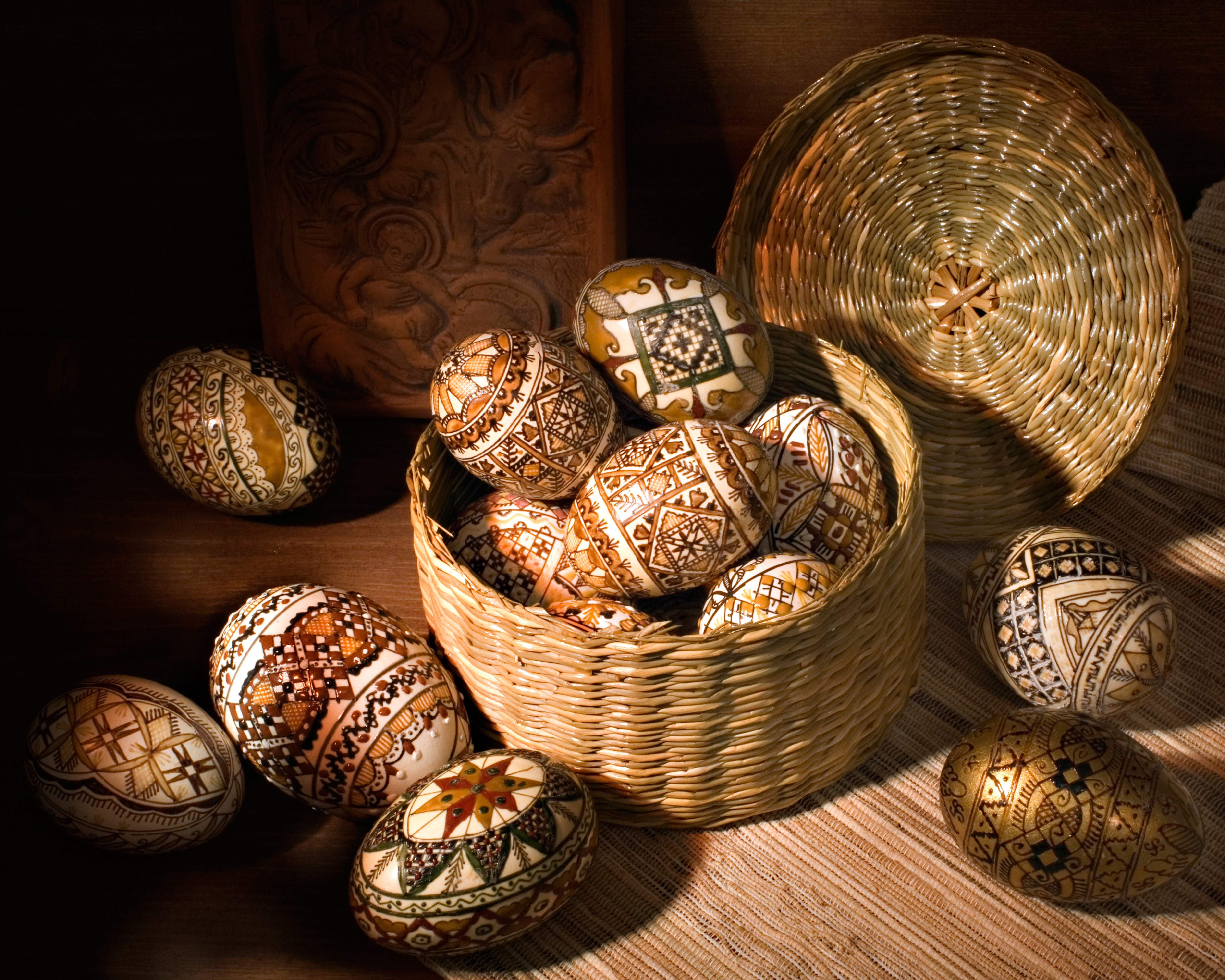Easter Eggs in Wicker Basket HD Wallpaper