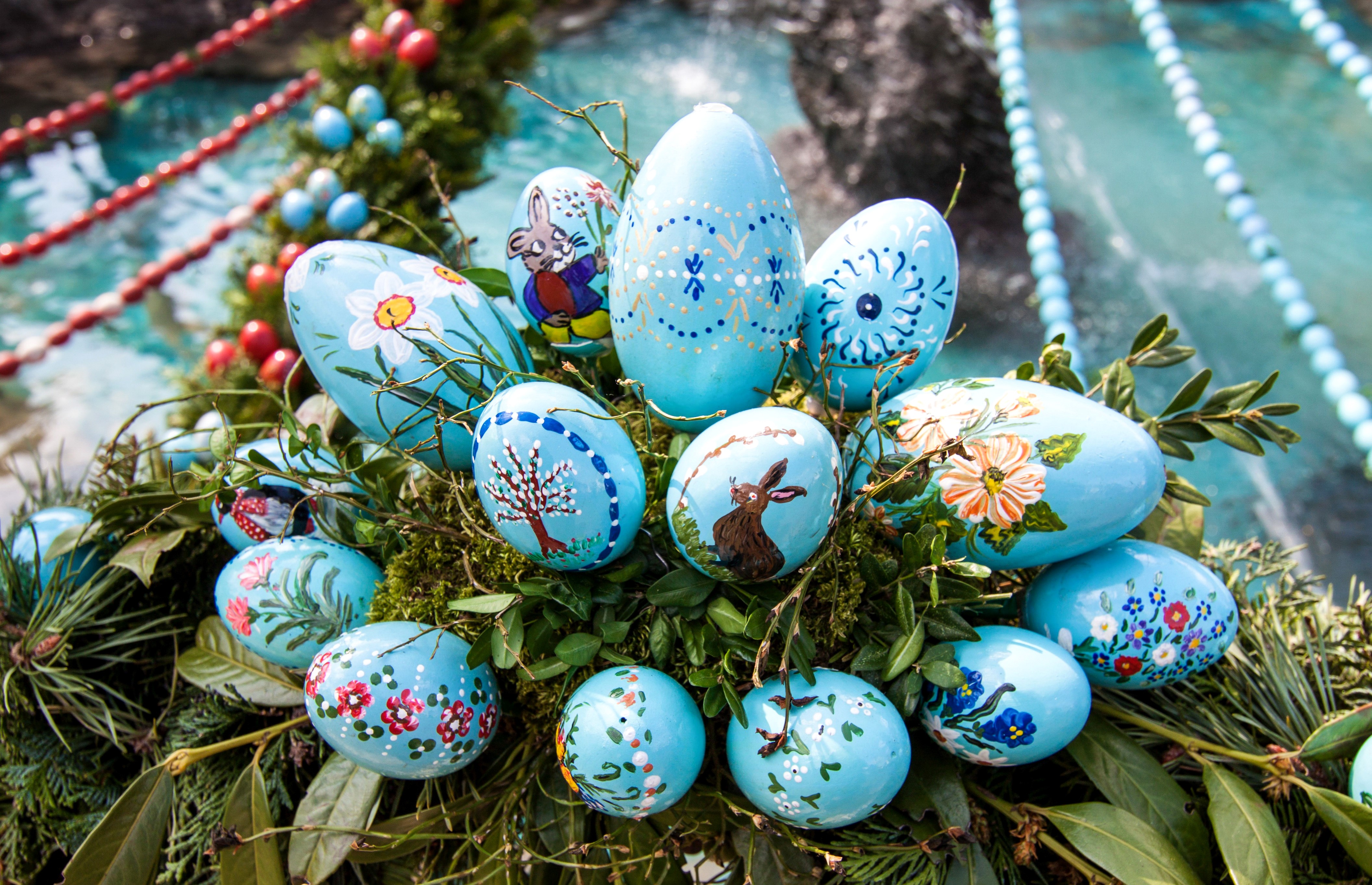 Easter Eggs with Floral and Bunny Designs HD Wallpaper