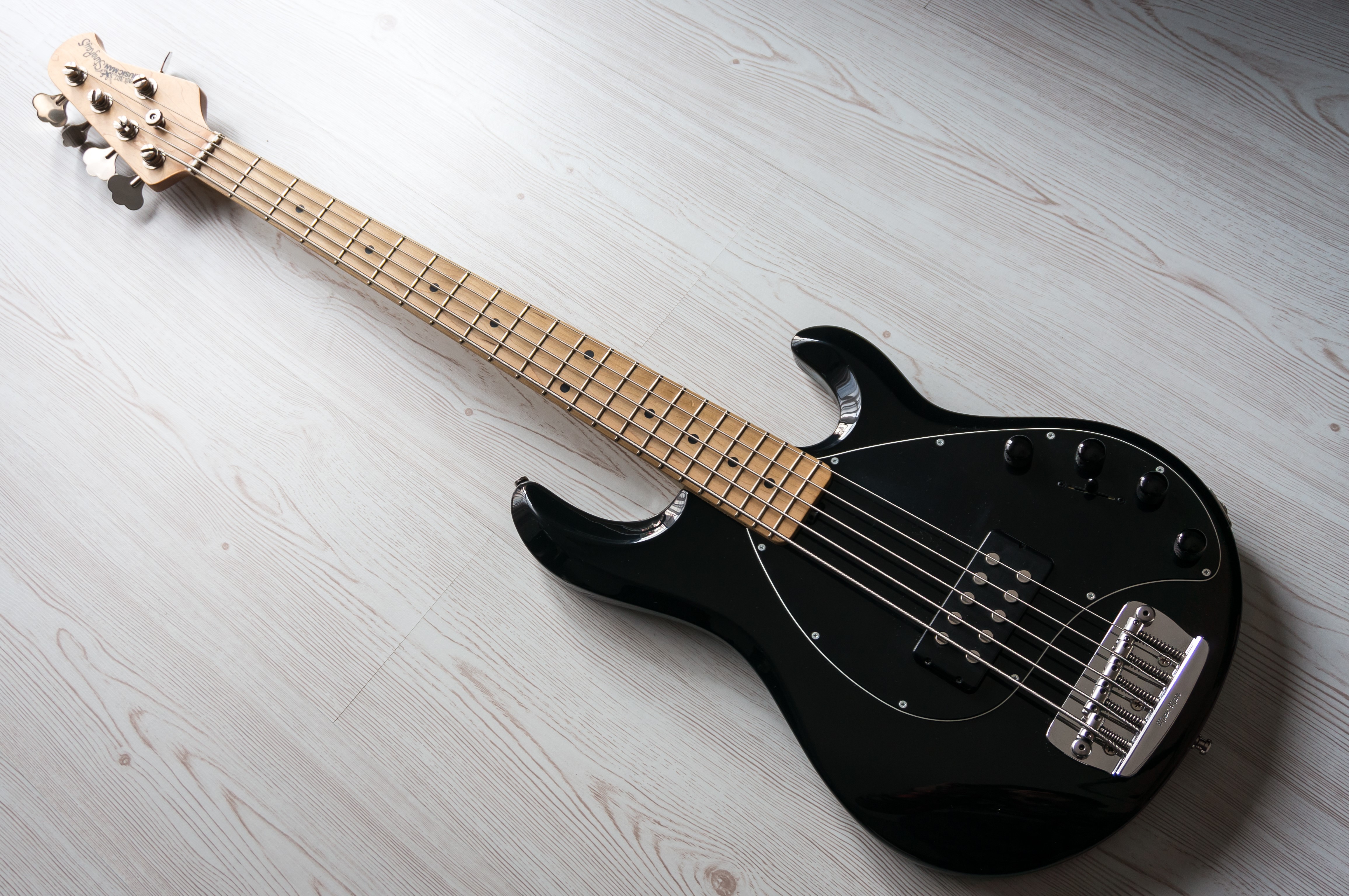 Black 5-string bass guitar HD Wallpaper