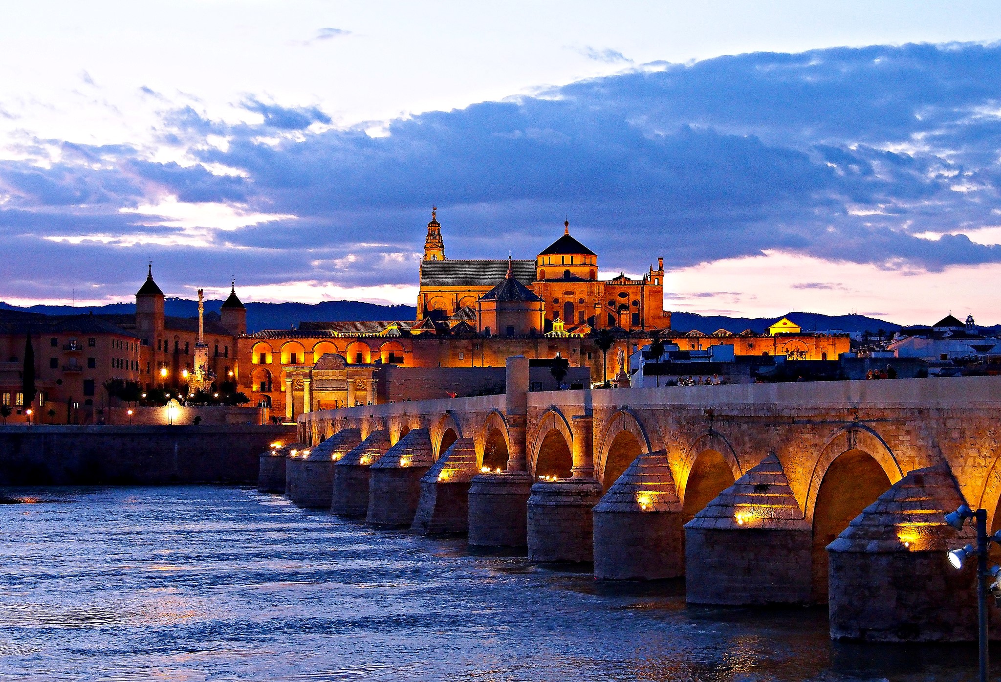 Roman Bridge and Mosque-Cathedral of Cordoba at dusk HD Wallpaper