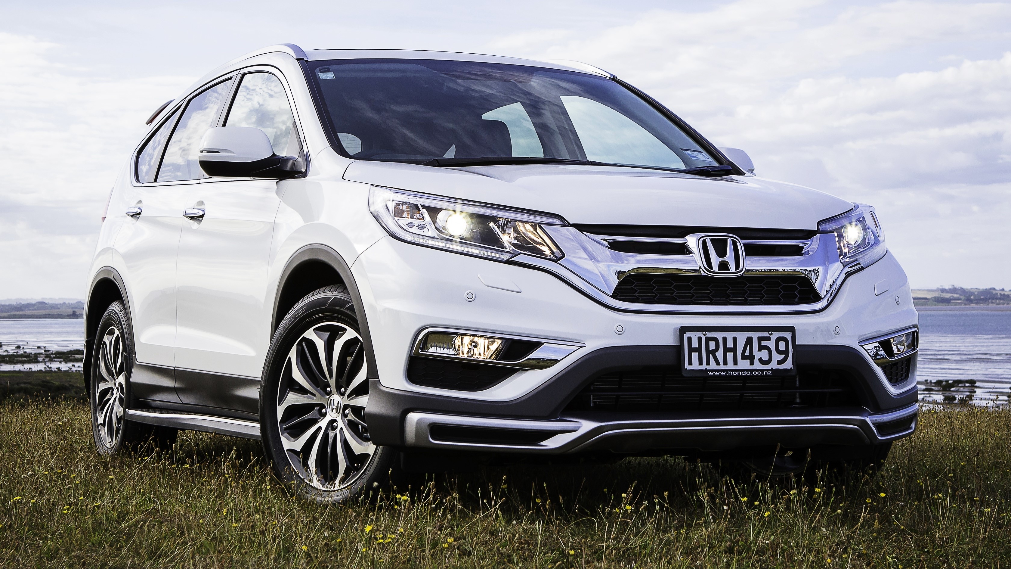 White 2015 Honda CR-V Sport RM HD Wallpaper