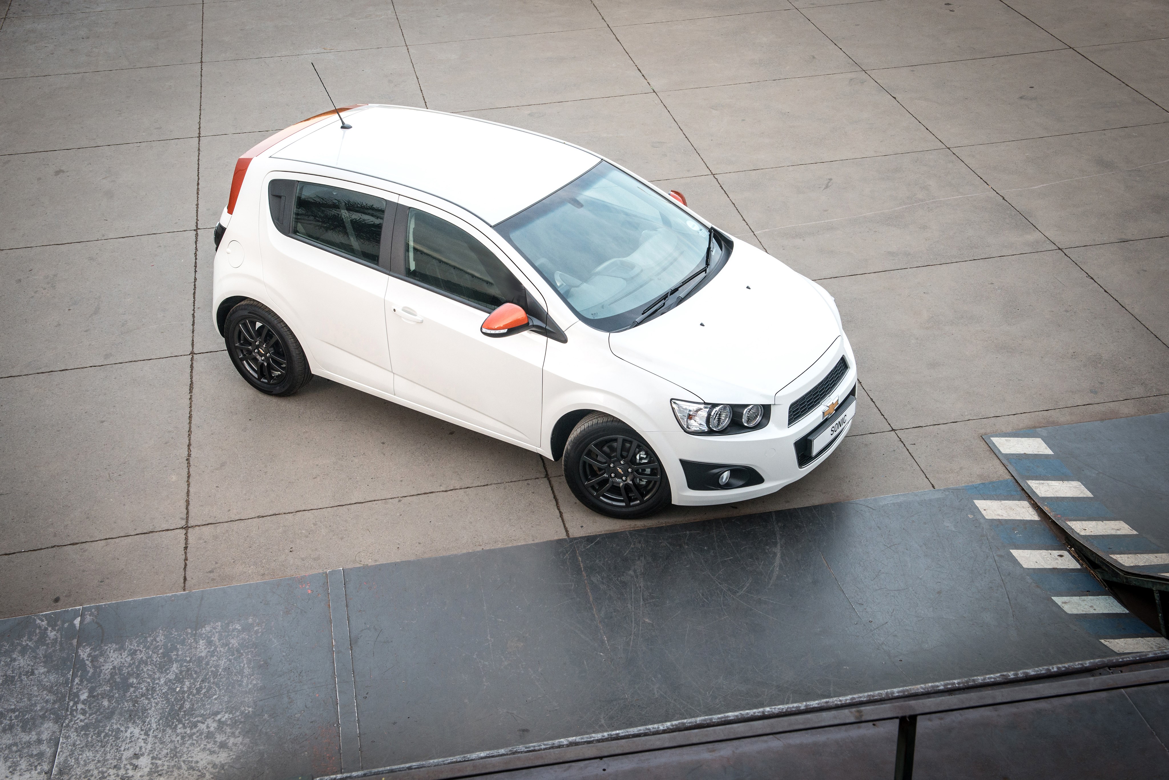 White Chevrolet Sonic with orange accents HD Wallpaper