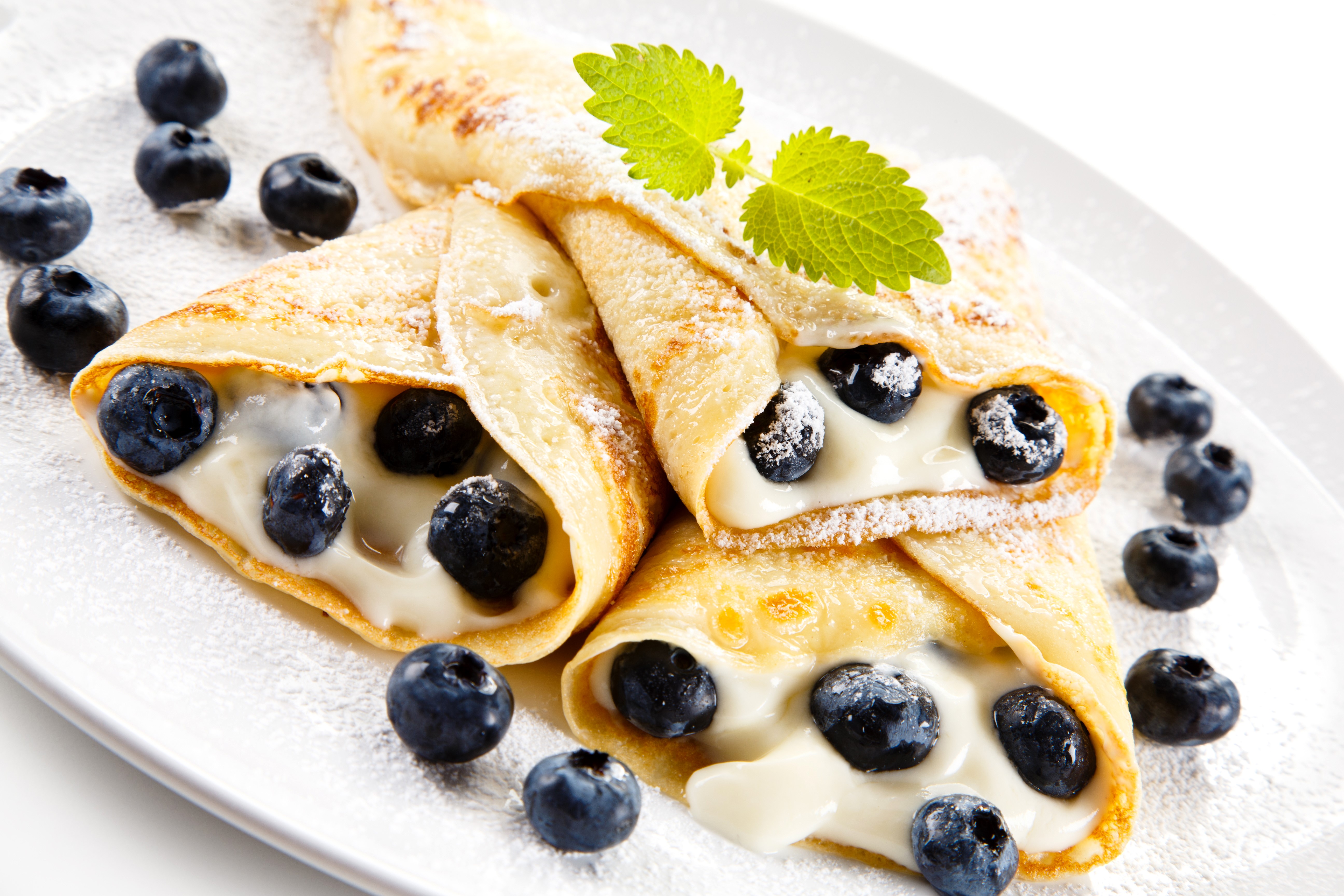 Pancakes with blueberries and cream HD Wallpaper