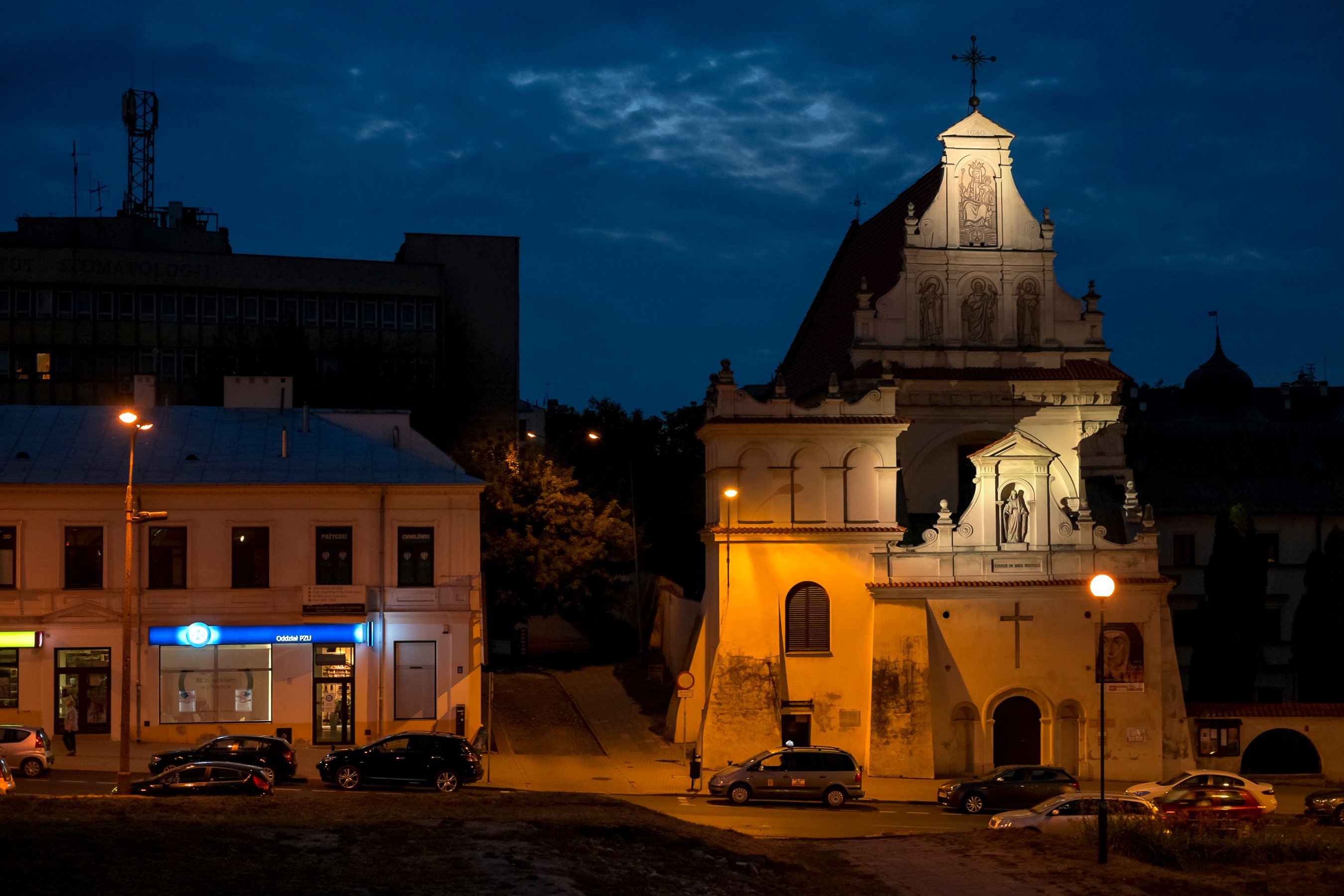 Church and buildings at night in Lublin, Poland HD Wallpaper