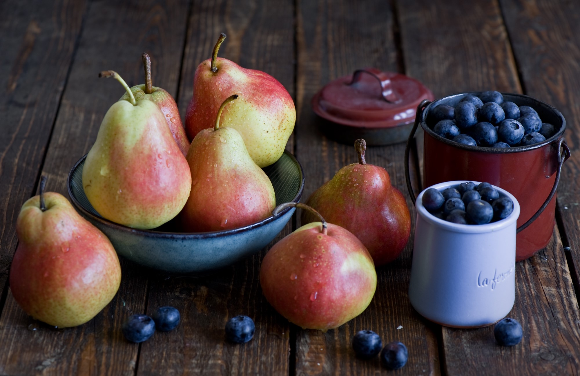 Pears and Blueberries on a Wooden Table HD Wallpaper