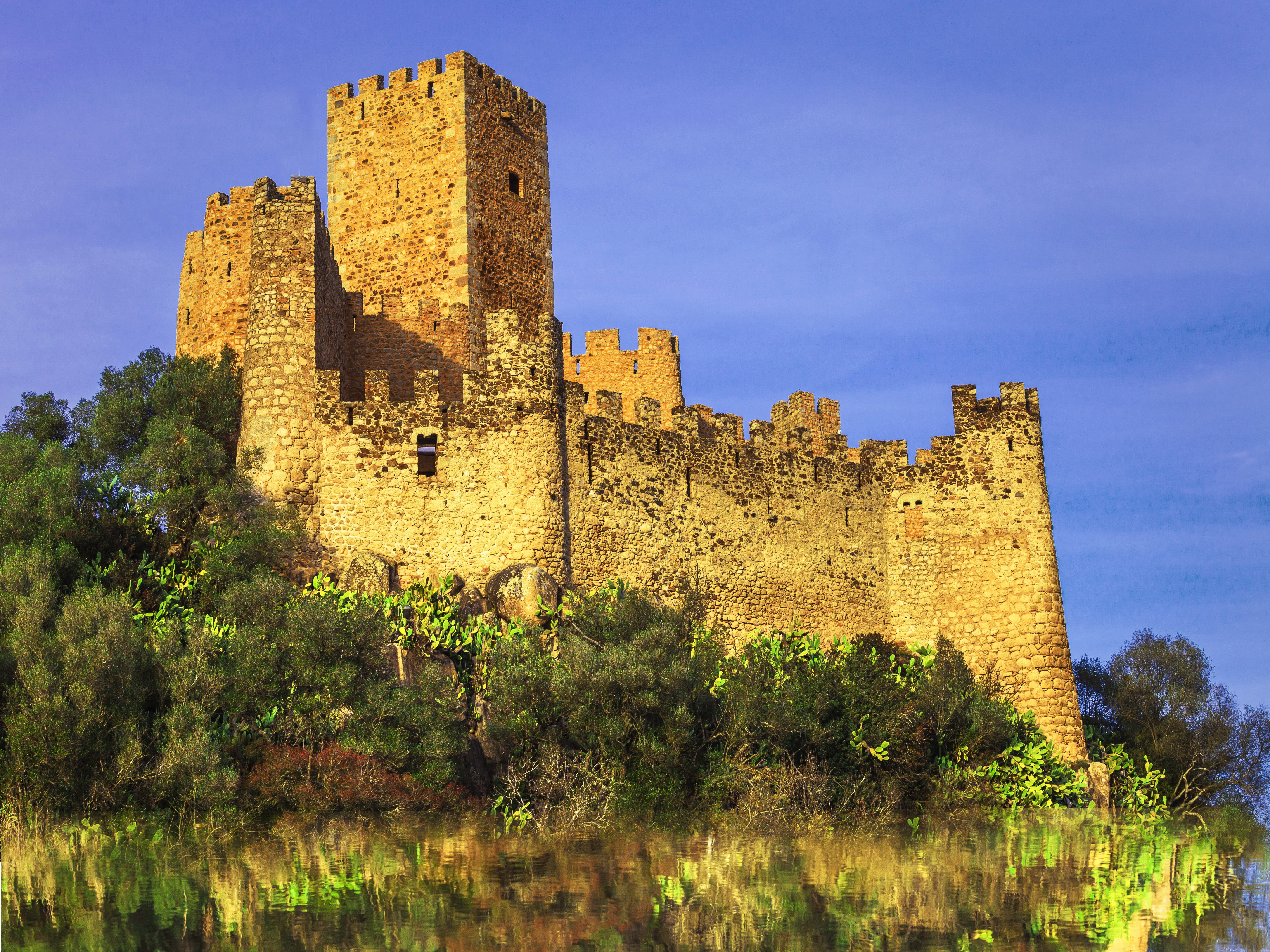 Almourol Castle, Portugal, with reflections HD Wallpaper