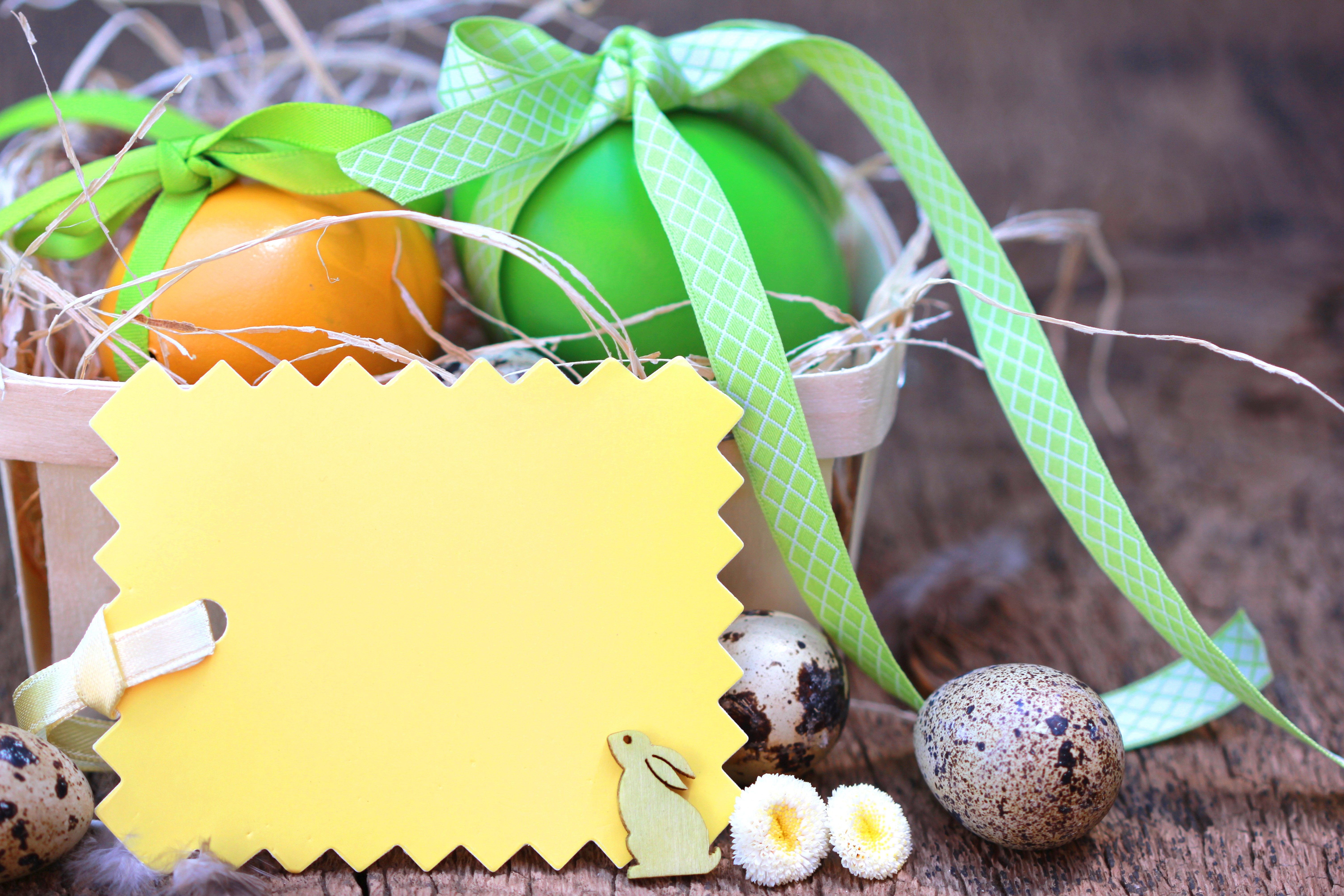 Easter eggs in a basket with a greeting card HD Wallpaper