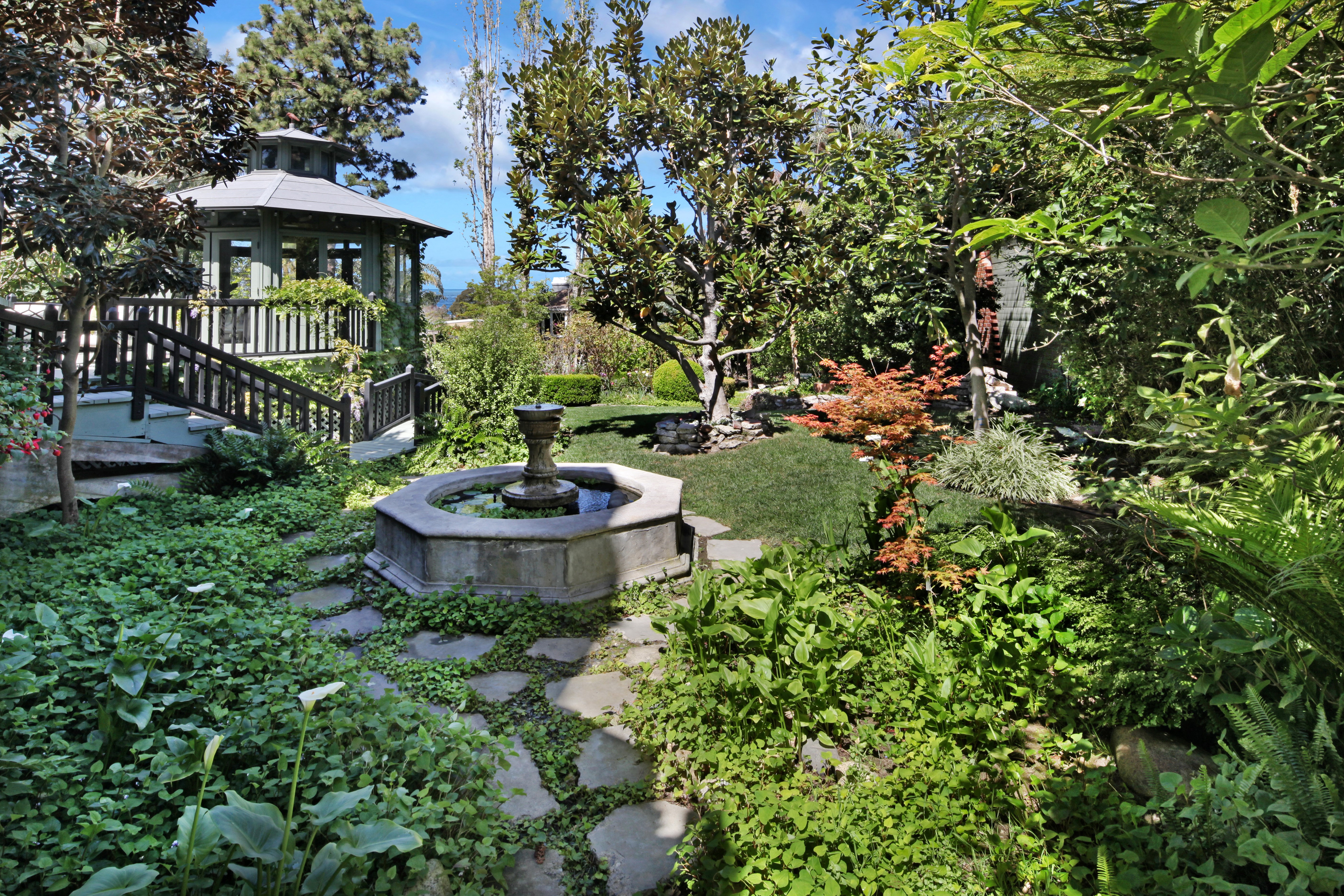 Garden with Gazebo and Fountain in Laguna Beach, USA HD Wallpaper
