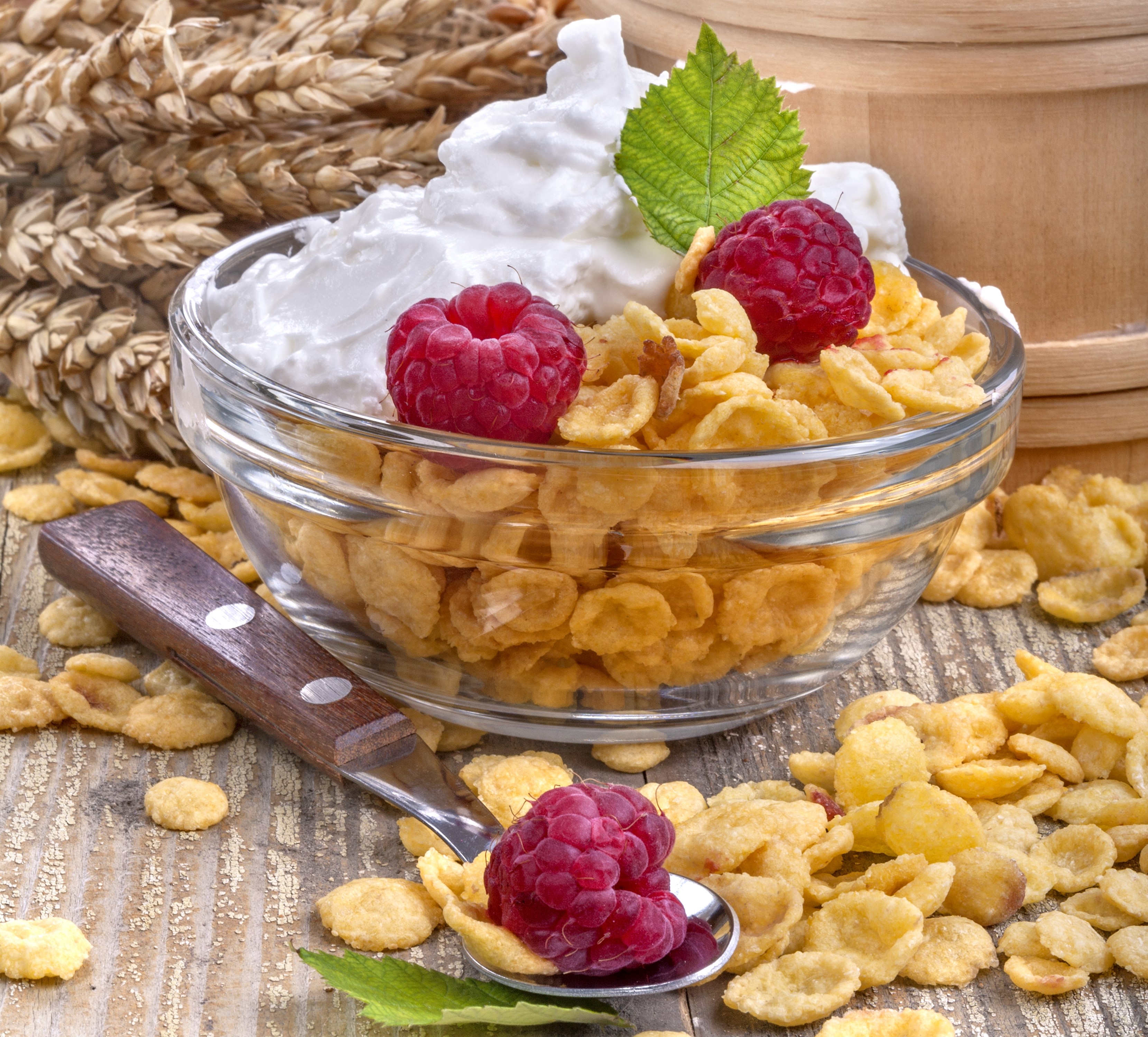 Cornflakes with raspberries and cream HD Wallpaper