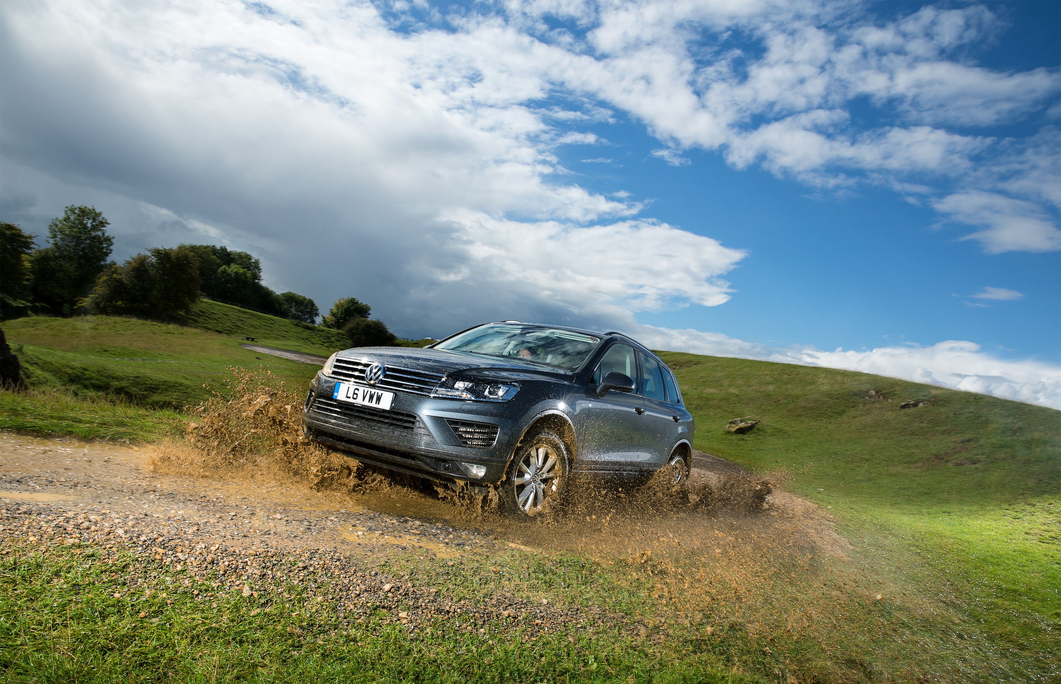Volkswagen Touareg driving through mud HD Wallpaper