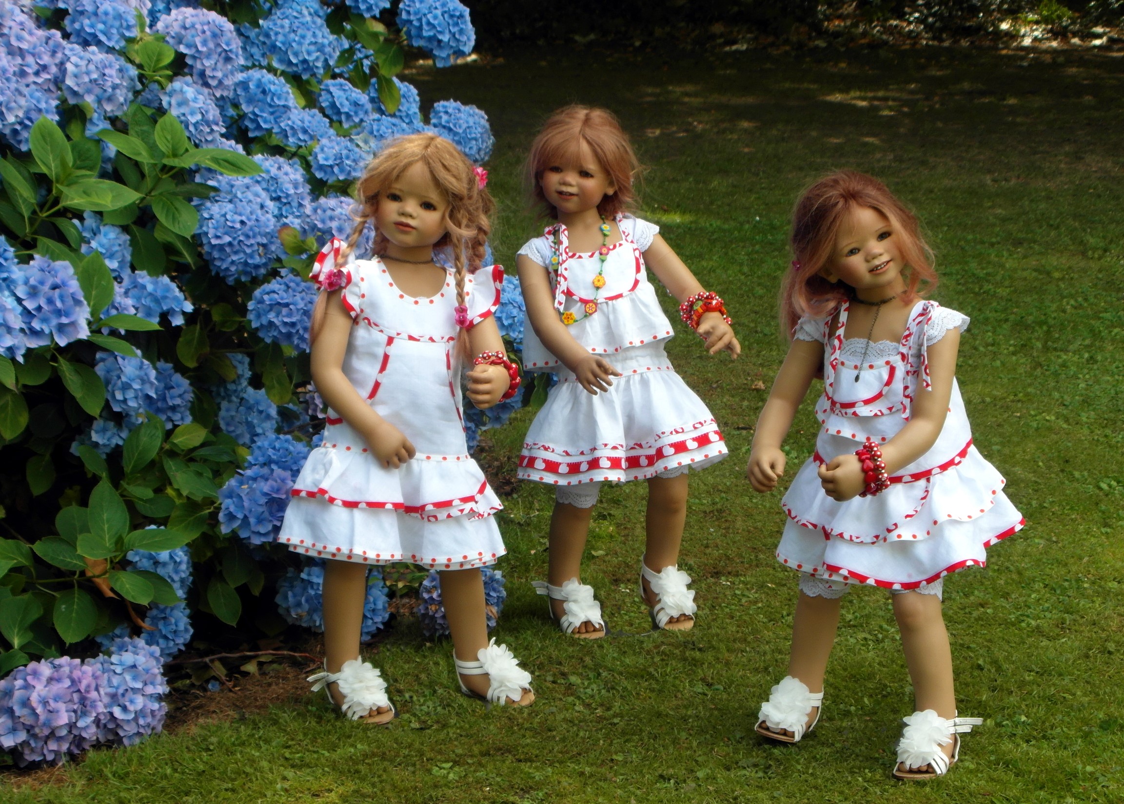 Three dolls in white dresses by hydrangeas HD Wallpaper