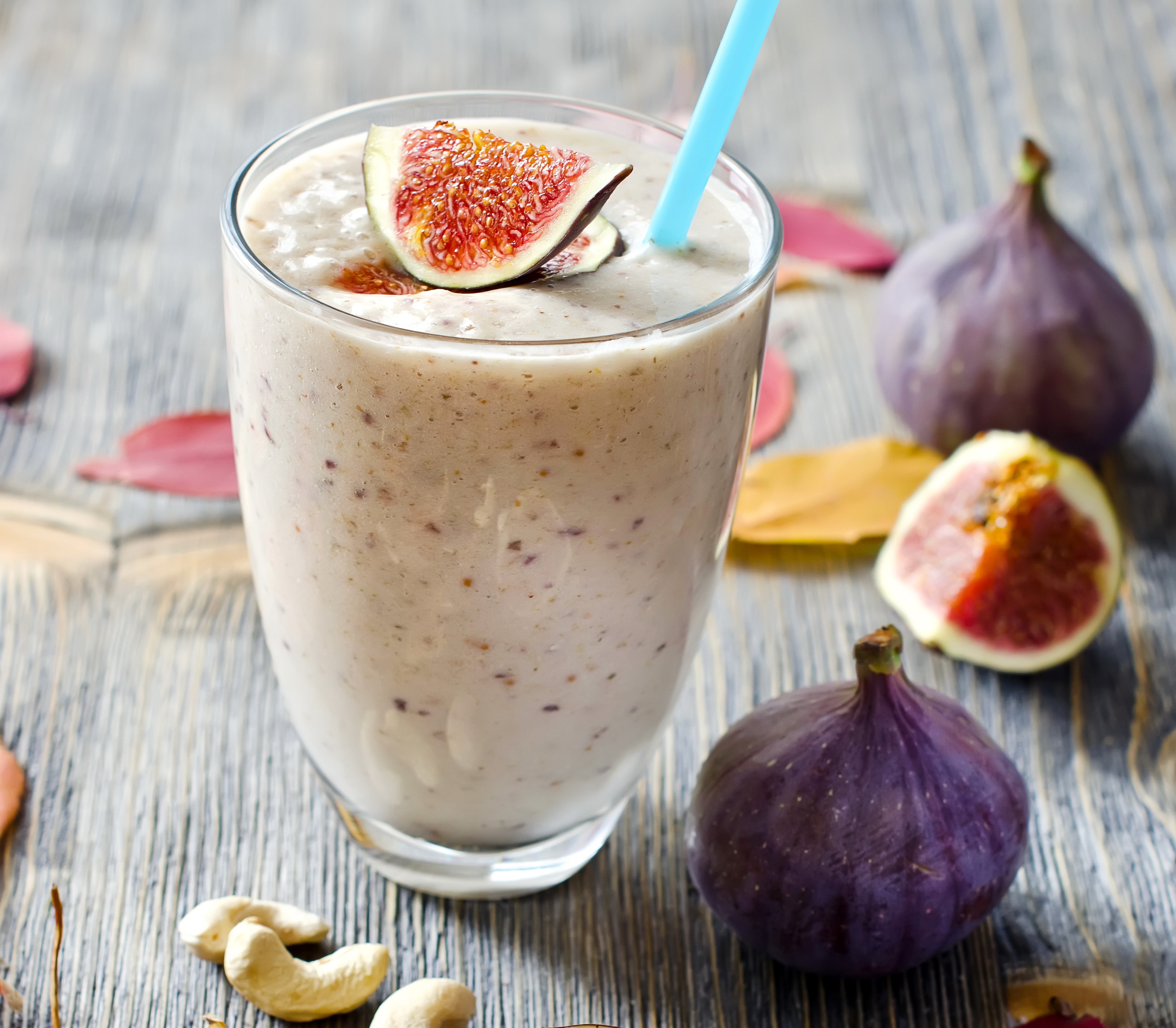 Fig smoothie with cashews and figs HD Wallpaper