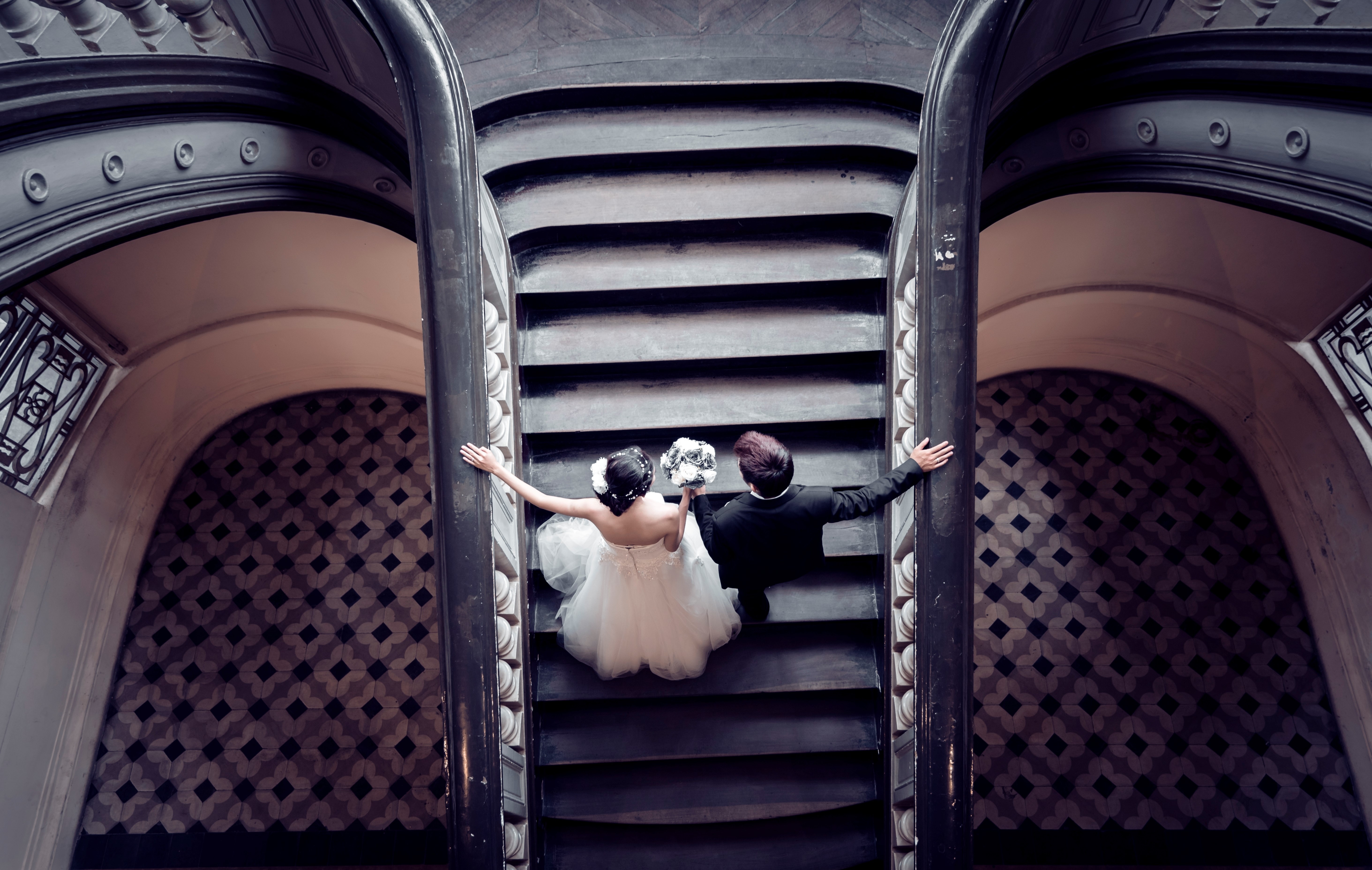 Bride and Groom on Stairs HD Wallpaper