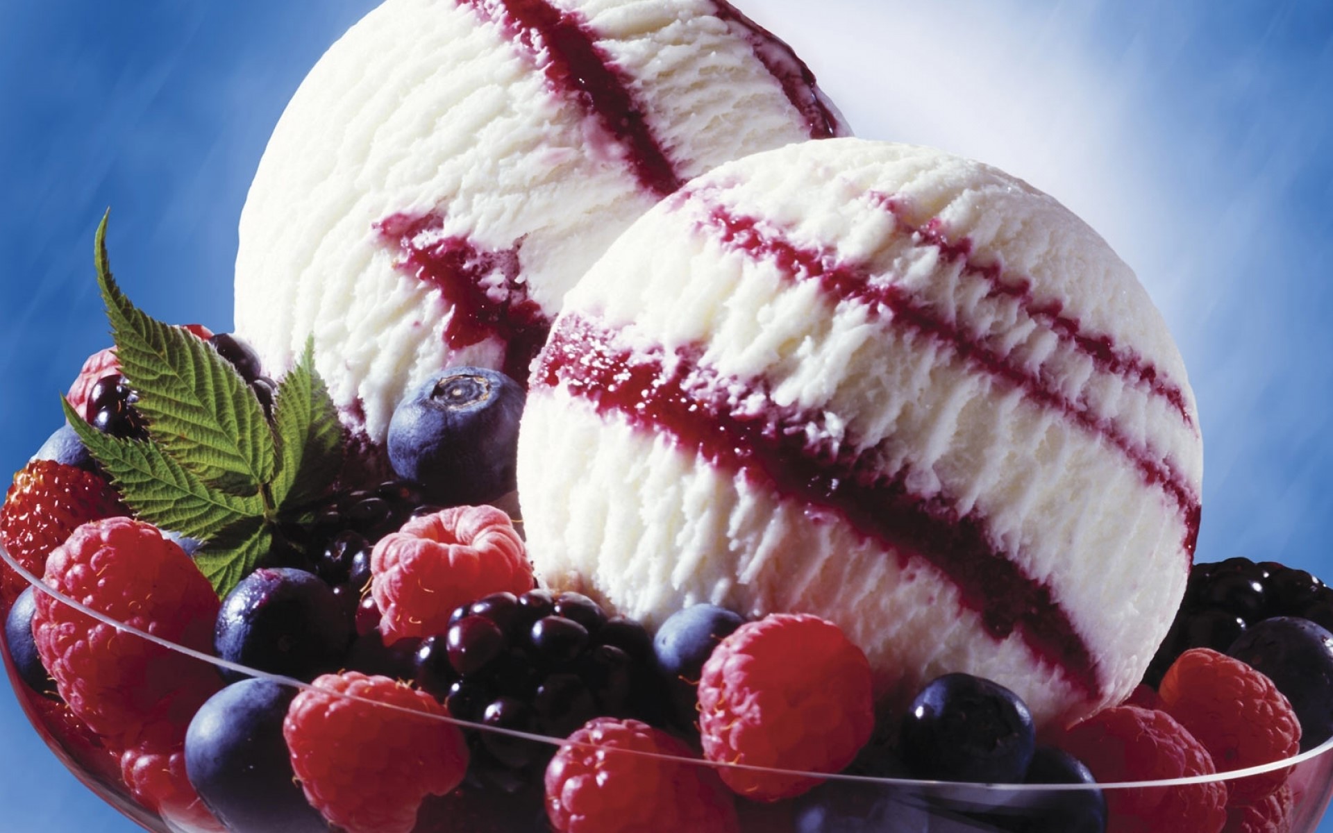 Vanilla ice cream scoops with berry swirl and fresh berries HD Wallpaper