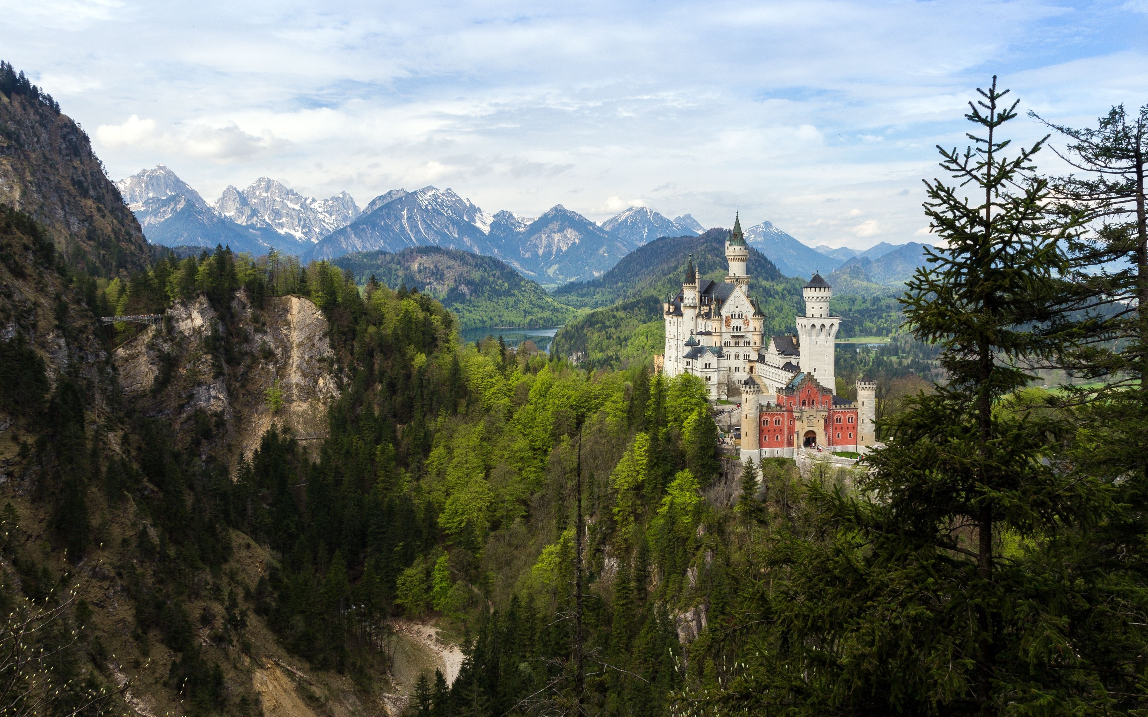 4K Neuschwanstein Castle in Bavaria, Germany HD Wallpaper