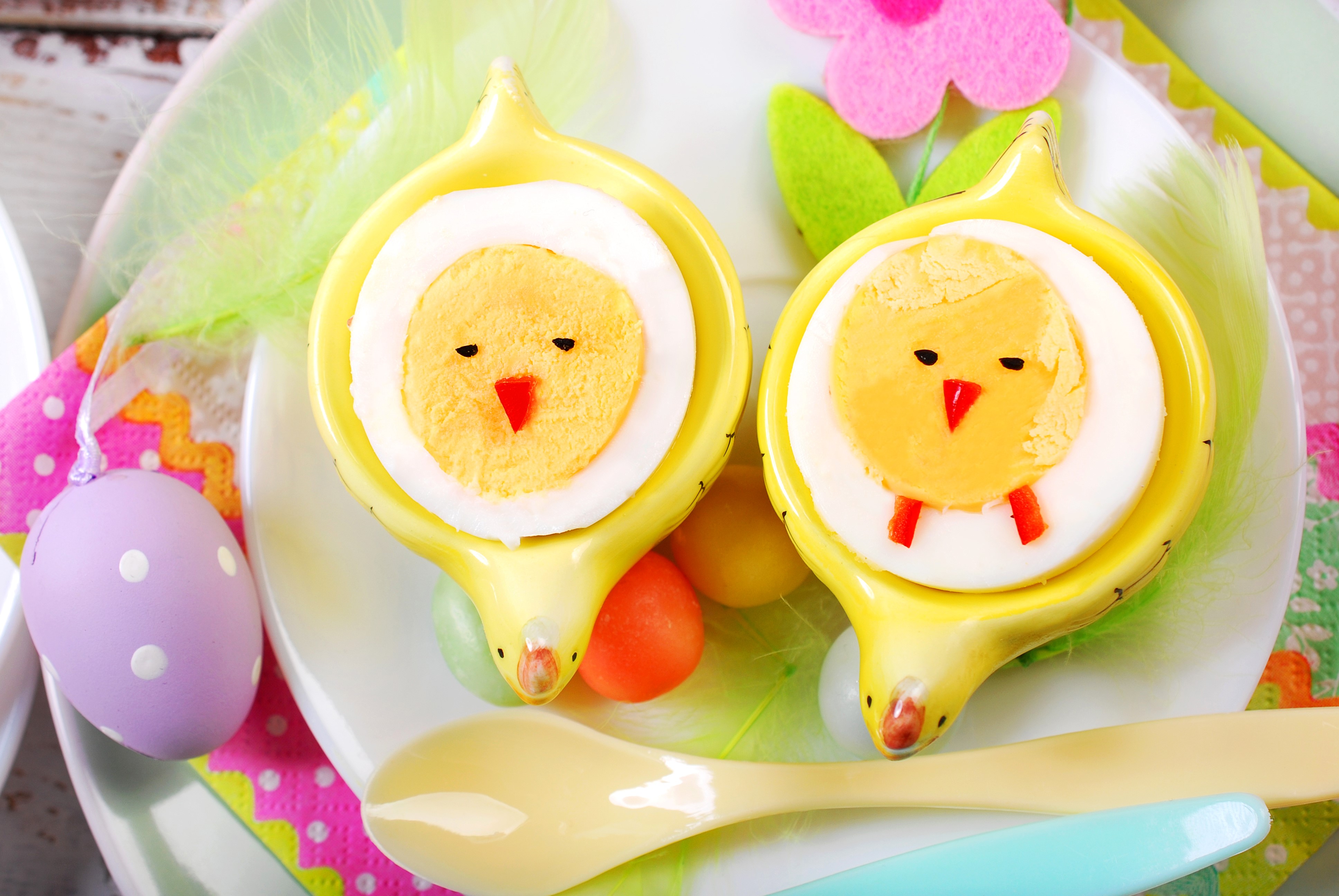 Easter chick deviled eggs with decorations HD Wallpaper