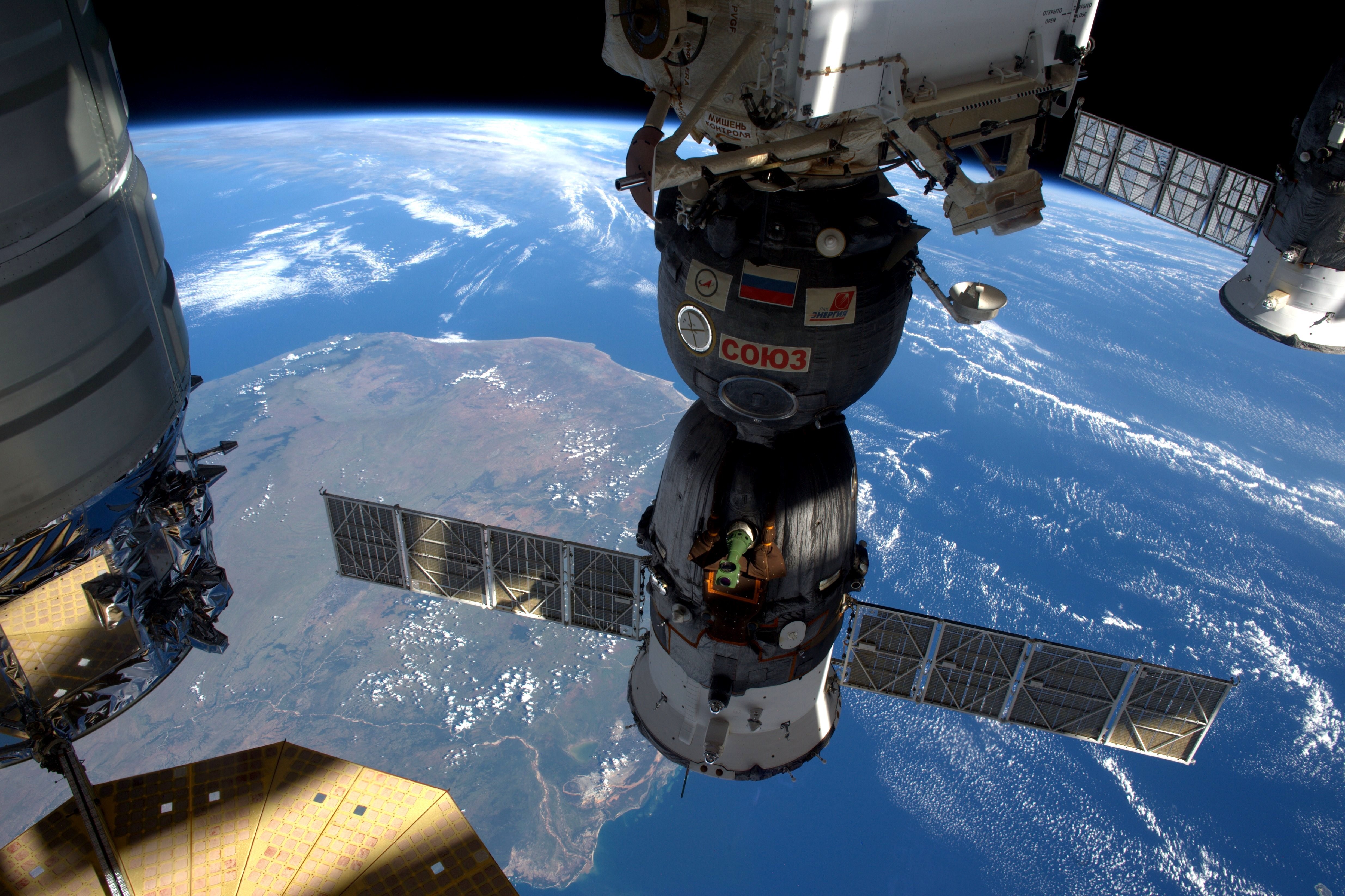 4K Soyuz TMA-15M Orbital Station HD Wallpaper