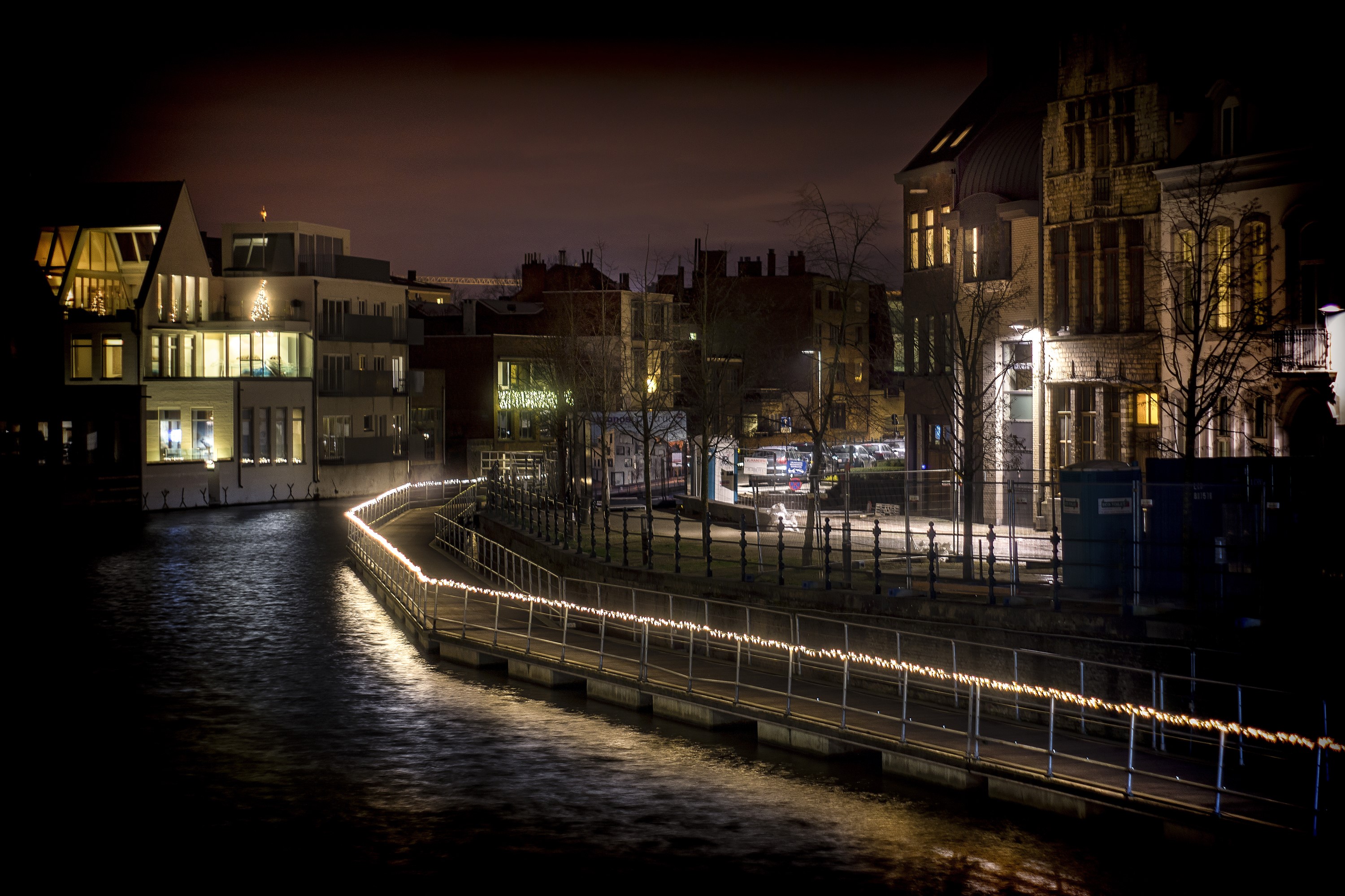 Canal and buildings at night in Mechelen, Belgium HD Wallpaper