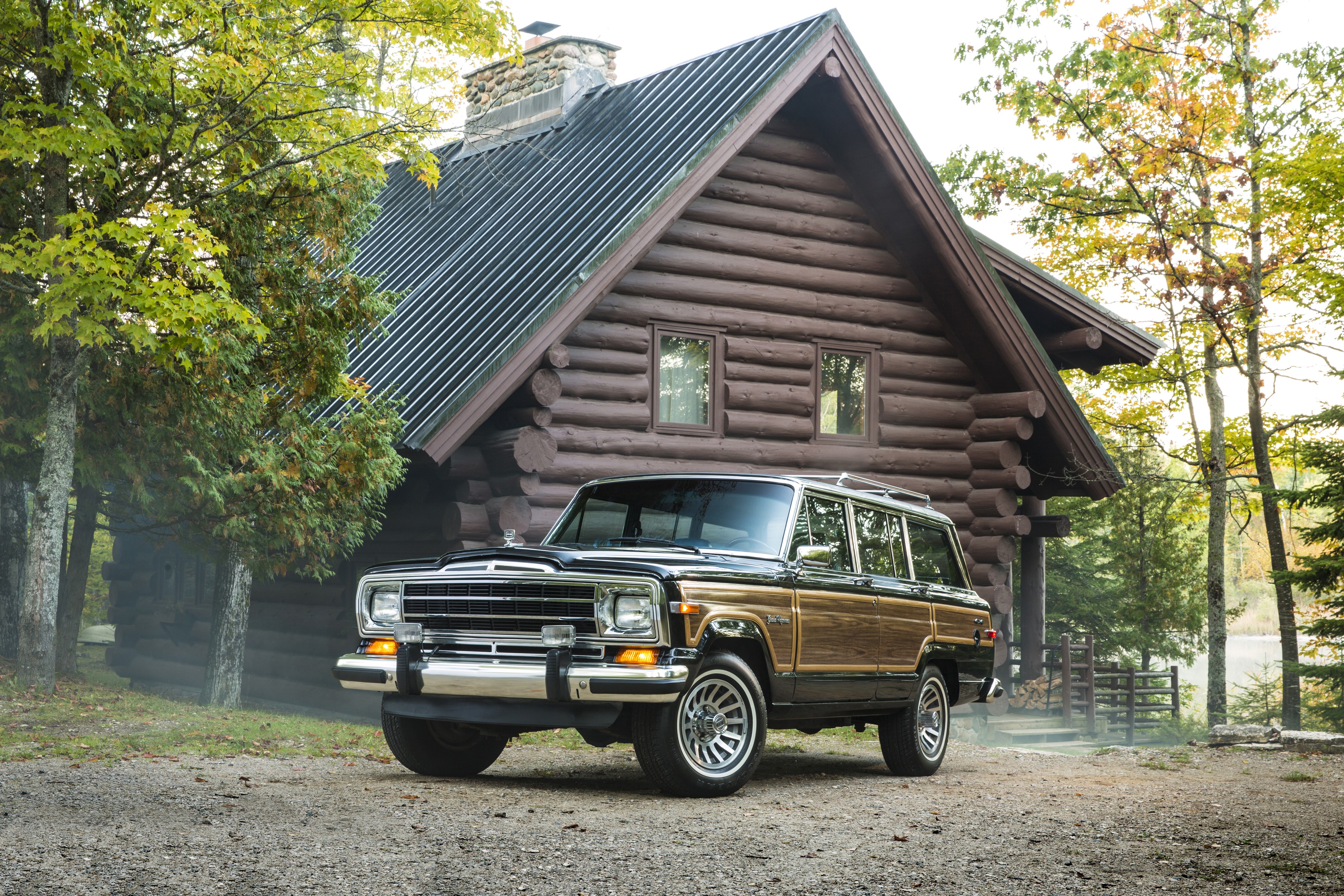 4K Retro Jeep in front of a log cabin HD Wallpaper