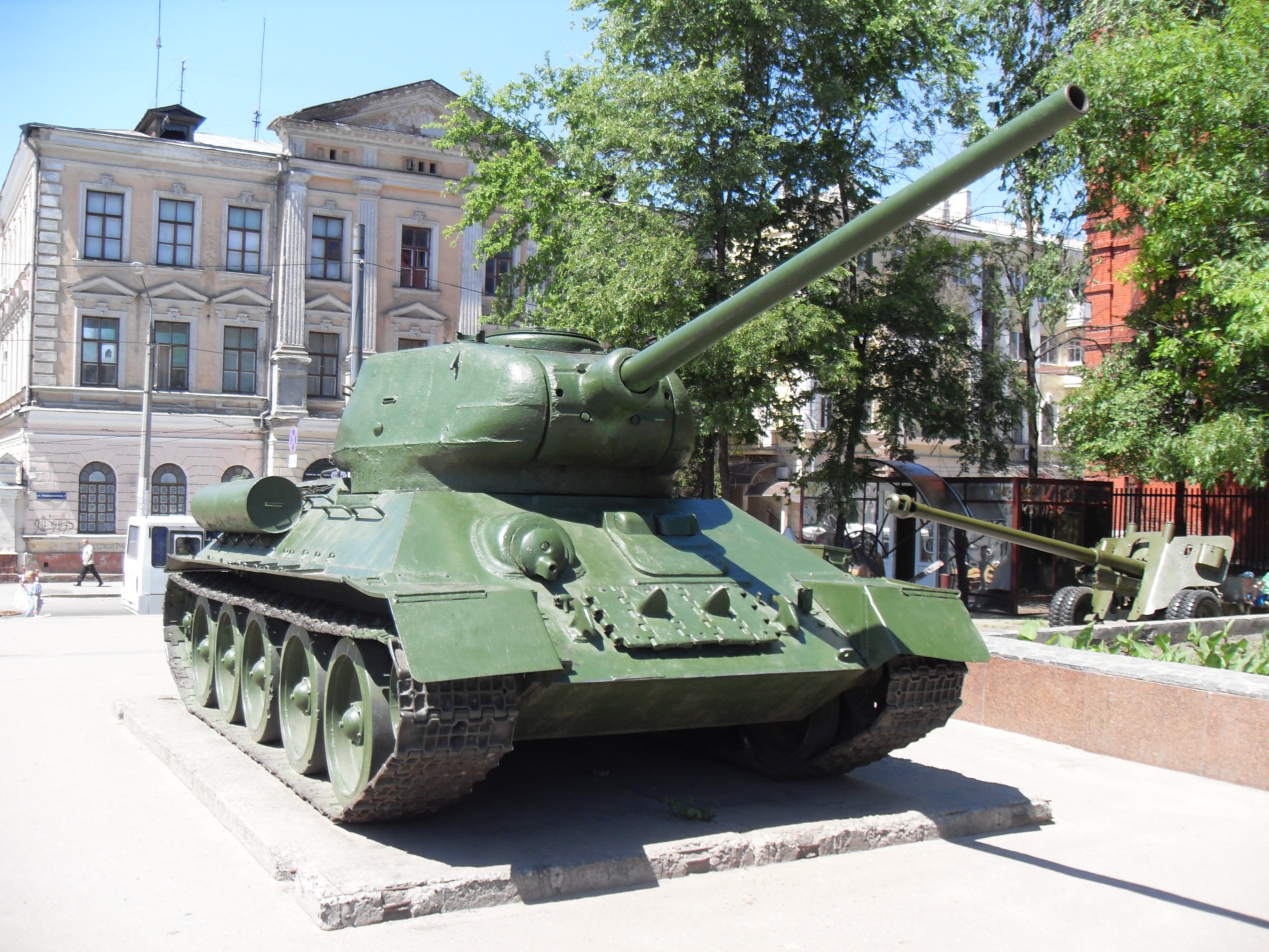 T-34-85 Tank Monument in Kharkiv, Ukraine HD Wallpaper