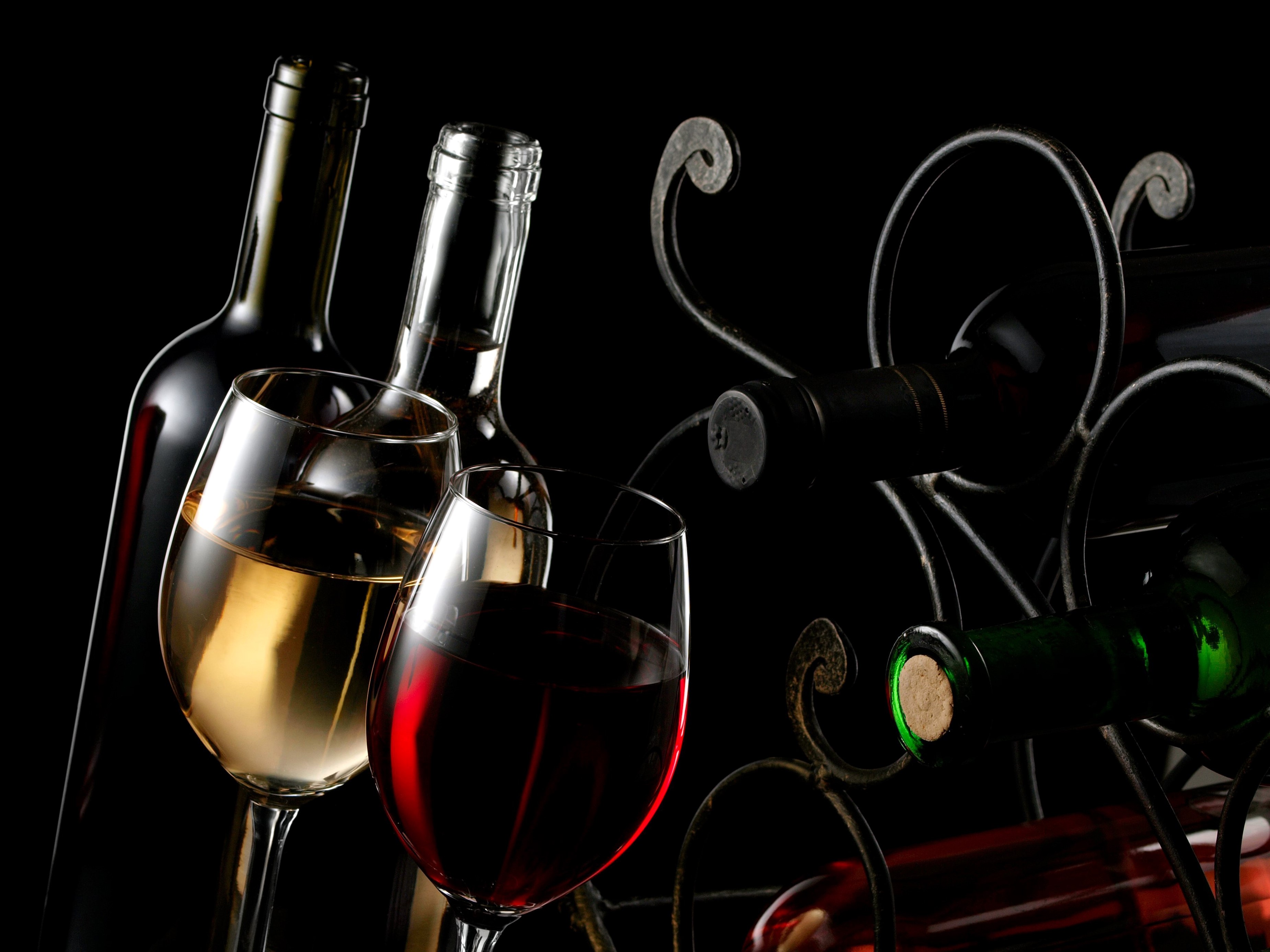 Wine bottles and glasses on a black background HD Wallpaper