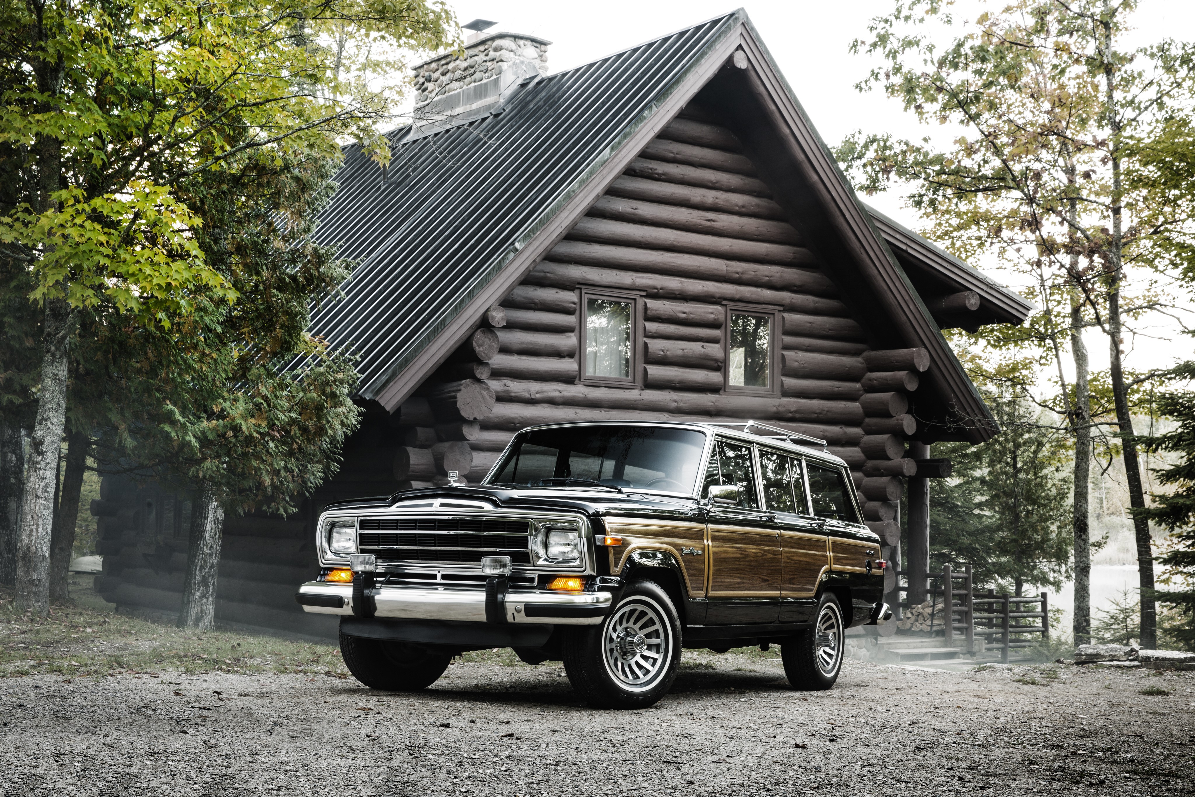 1987 Jeep Grand Wagoneer in front of a log cabin HD Wallpaper
