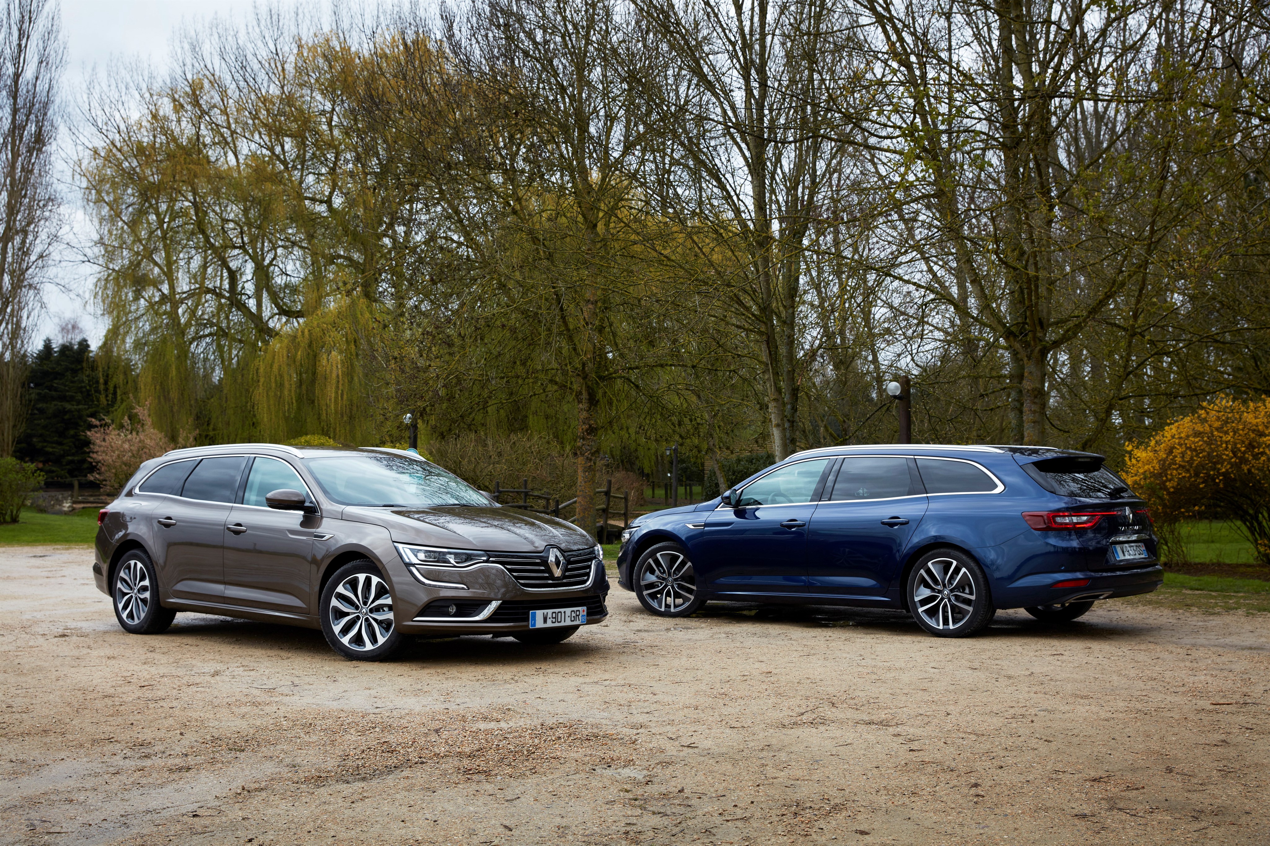 Two Renault Talisman Estate cars HD Wallpaper
