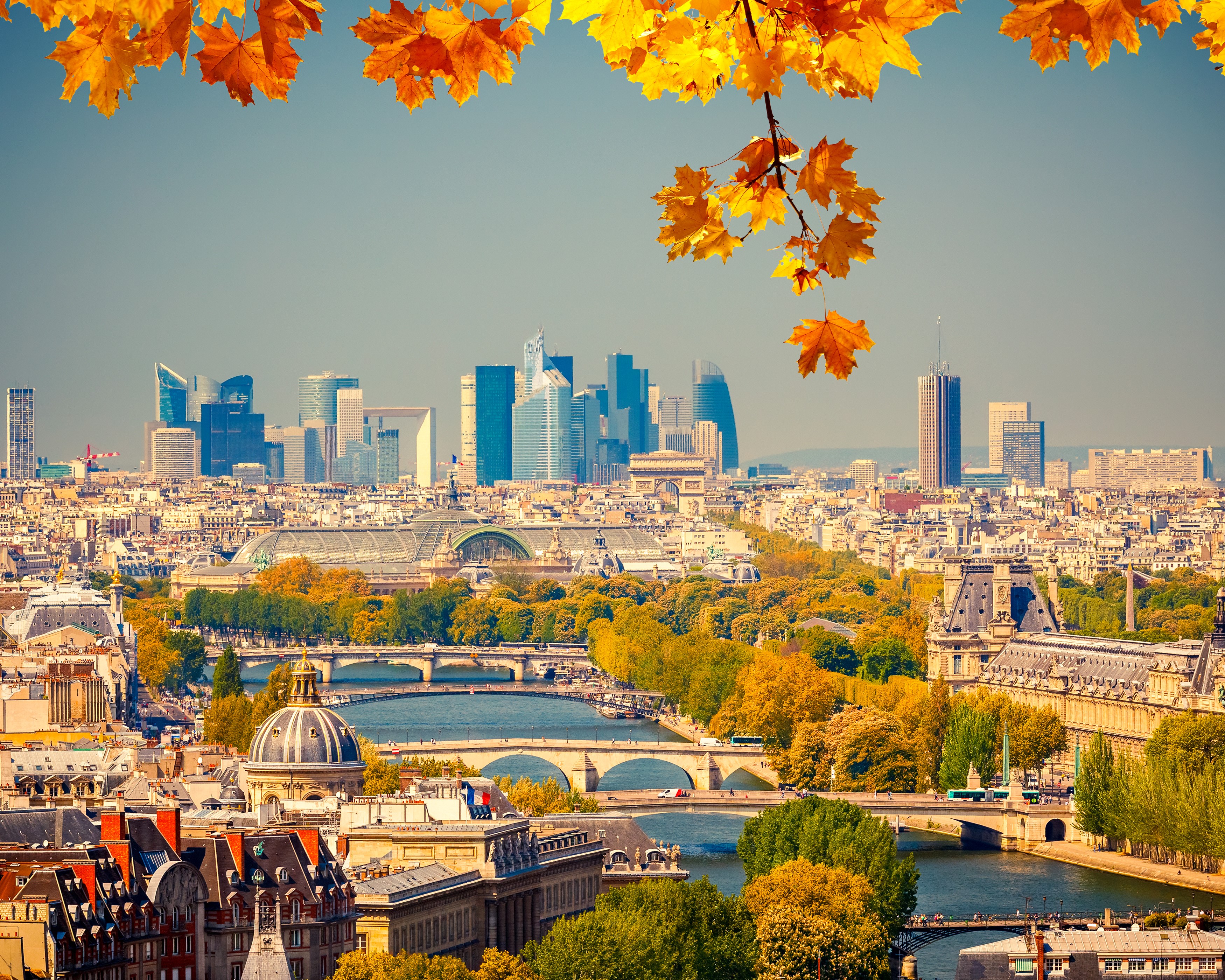Paris skyline with autumn leaves and La Défense HD Wallpaper