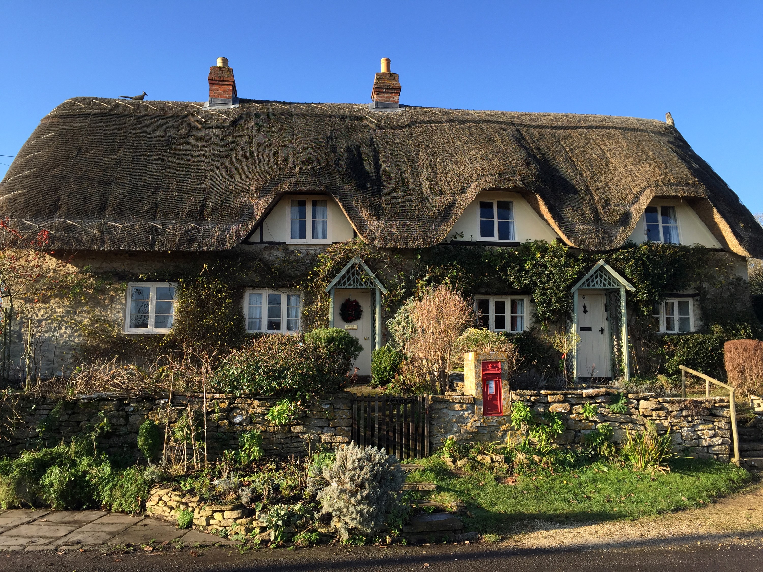 Thatched Cottages in the Cotswolds, United Kingdom HD Wallpaper
