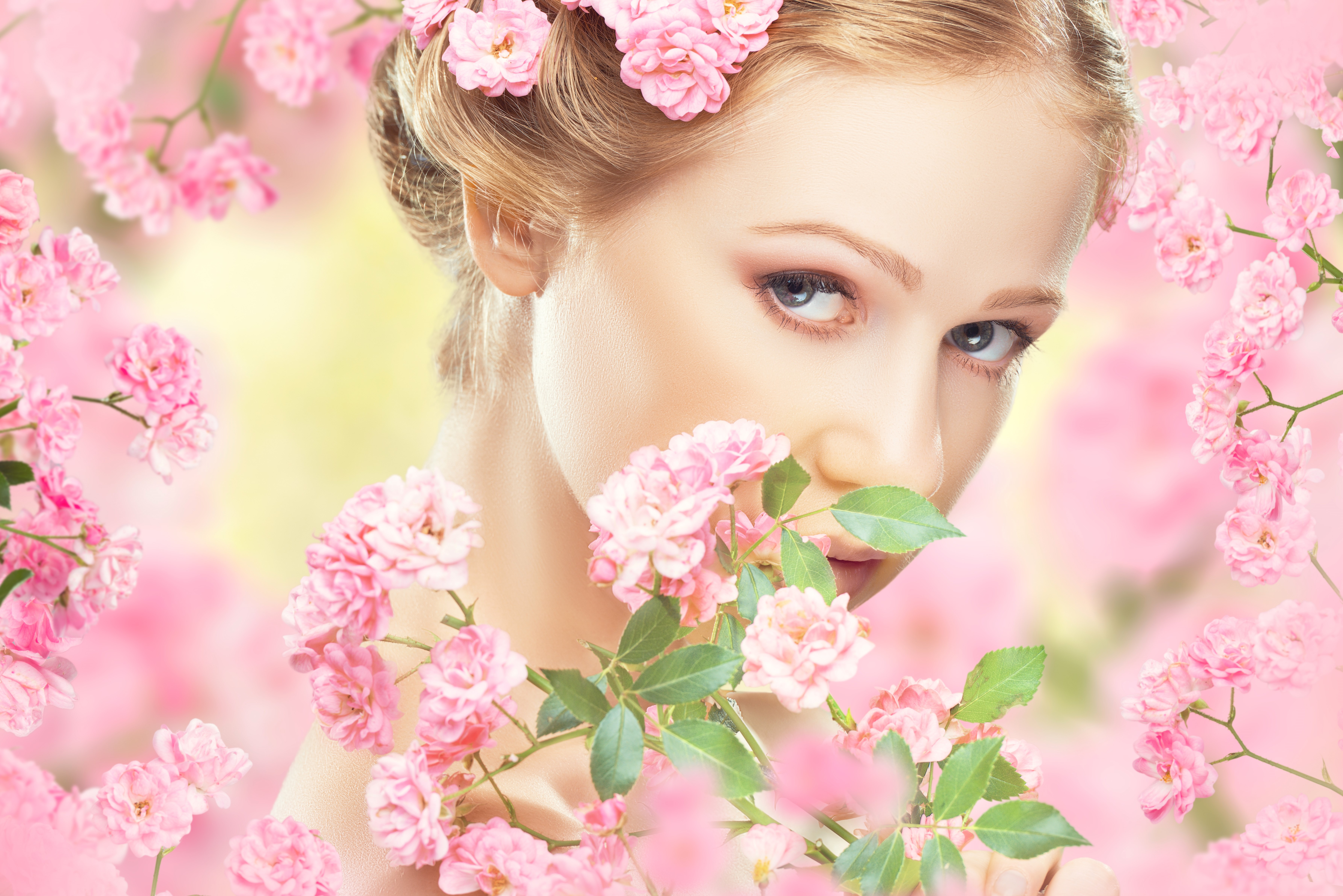 Blonde girl with roses HD Wallpaper