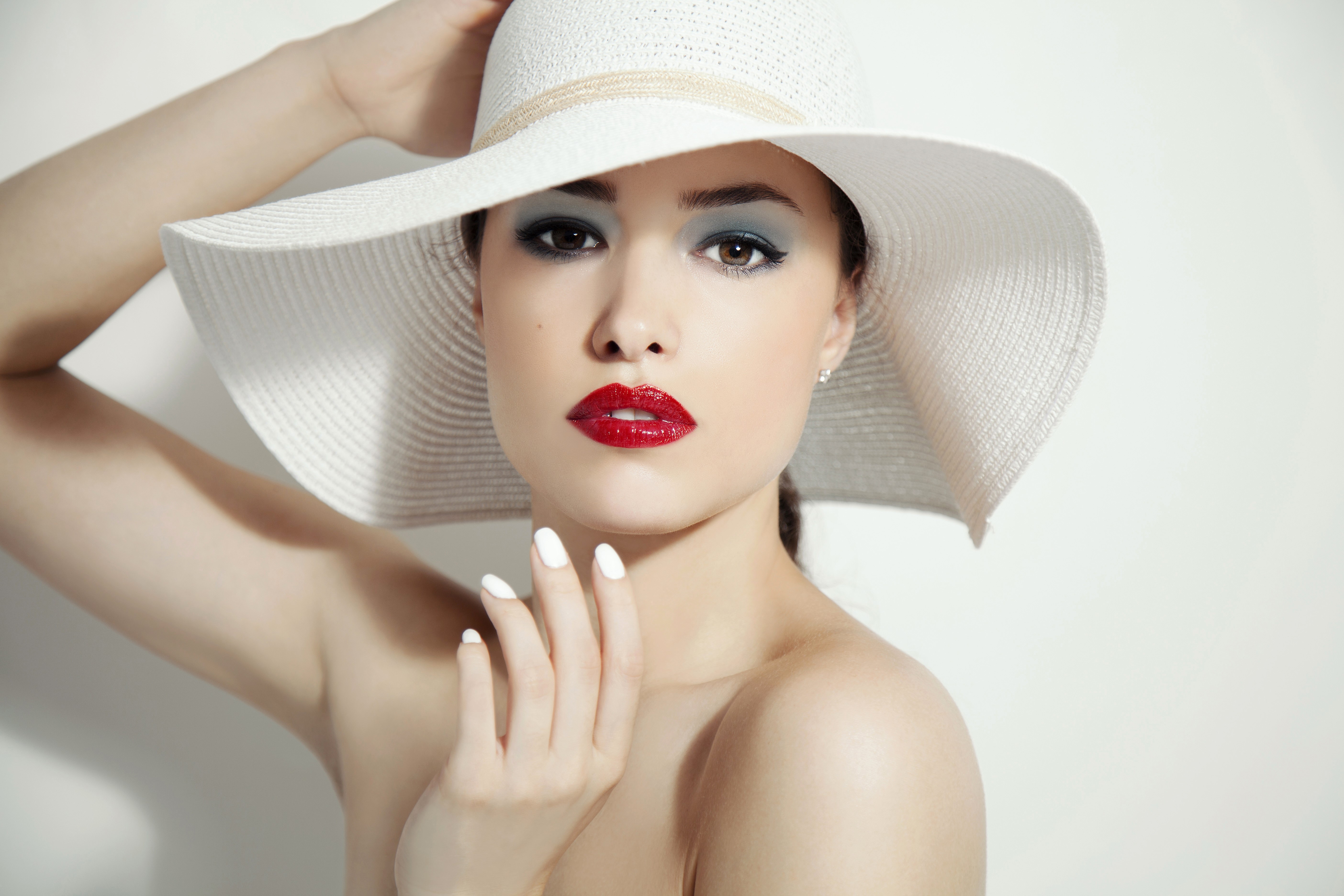 Woman in a white hat with red lipstick HD Wallpaper