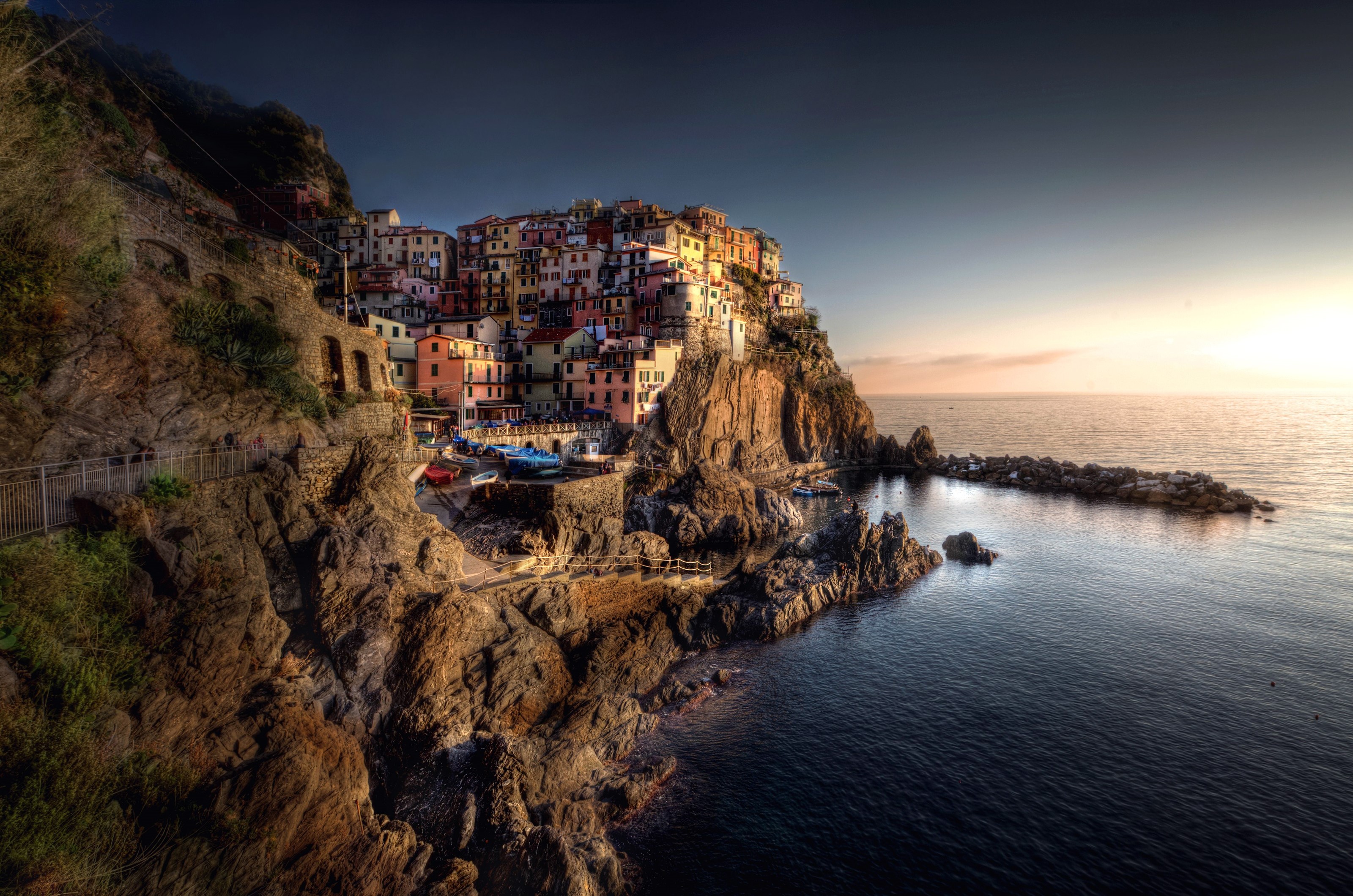 Manarola, Italy coastal village at sunset HD Wallpaper