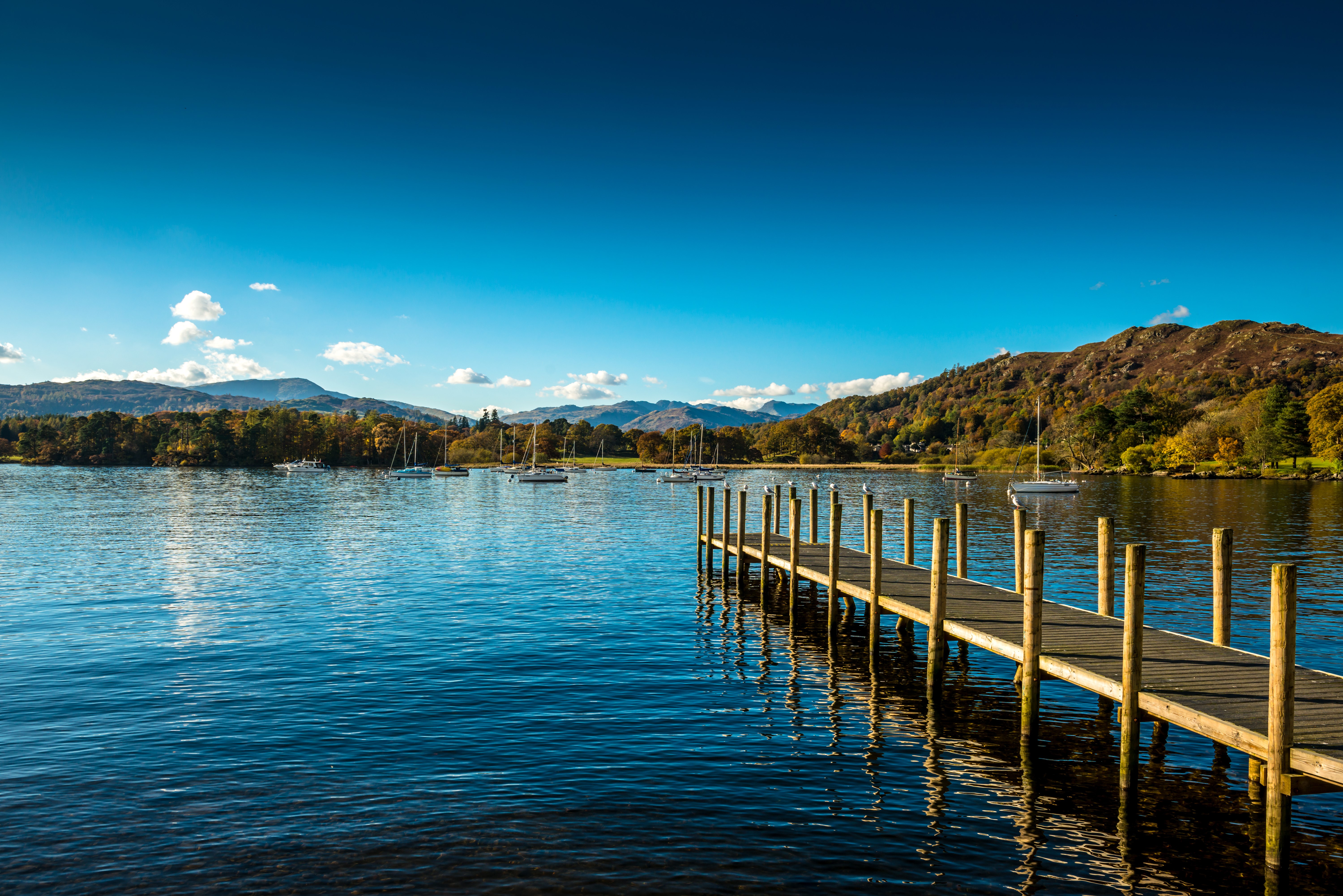 Lake with Jetty and Boats in England HD Wallpaper