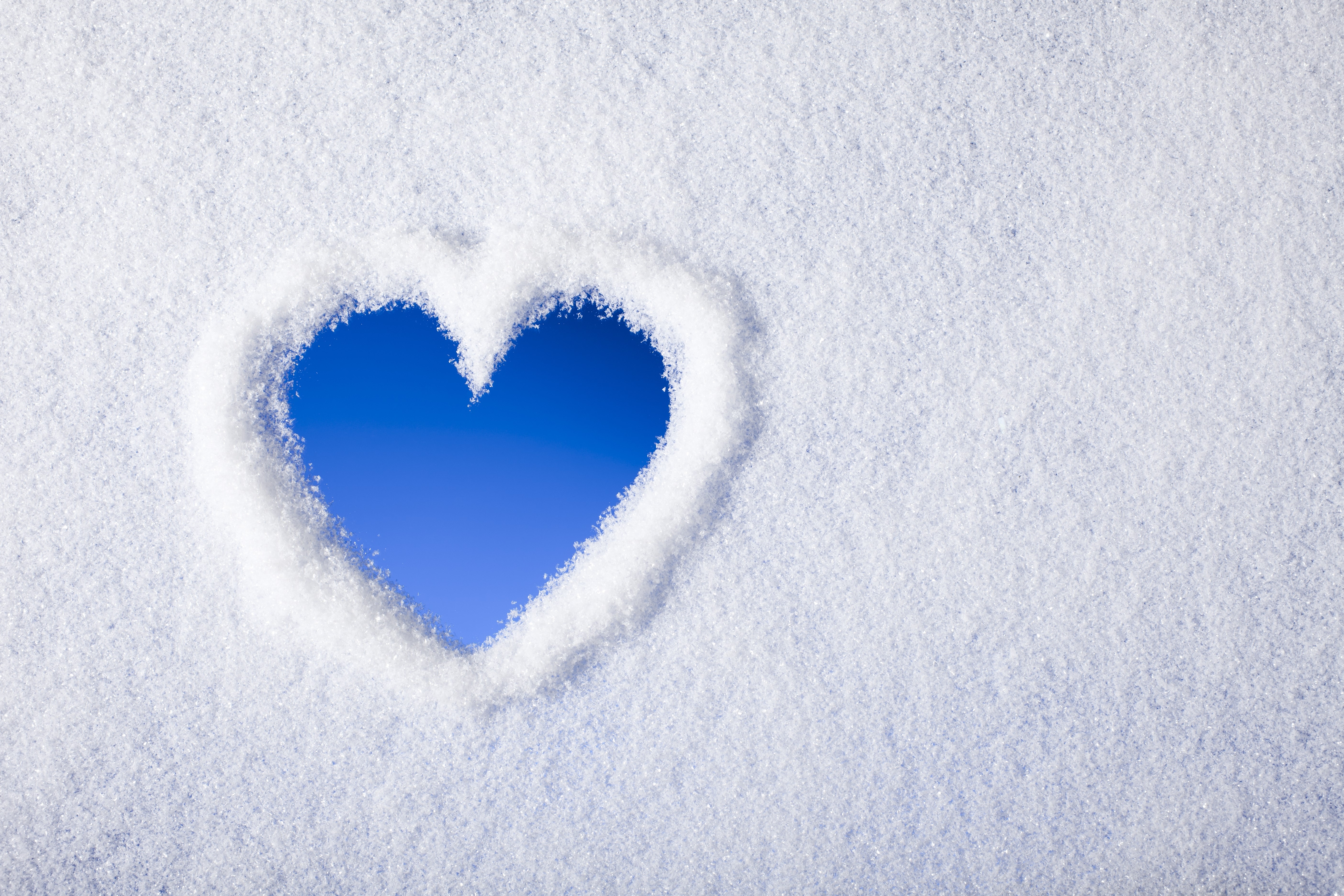 Heart shape in snow HD Wallpaper