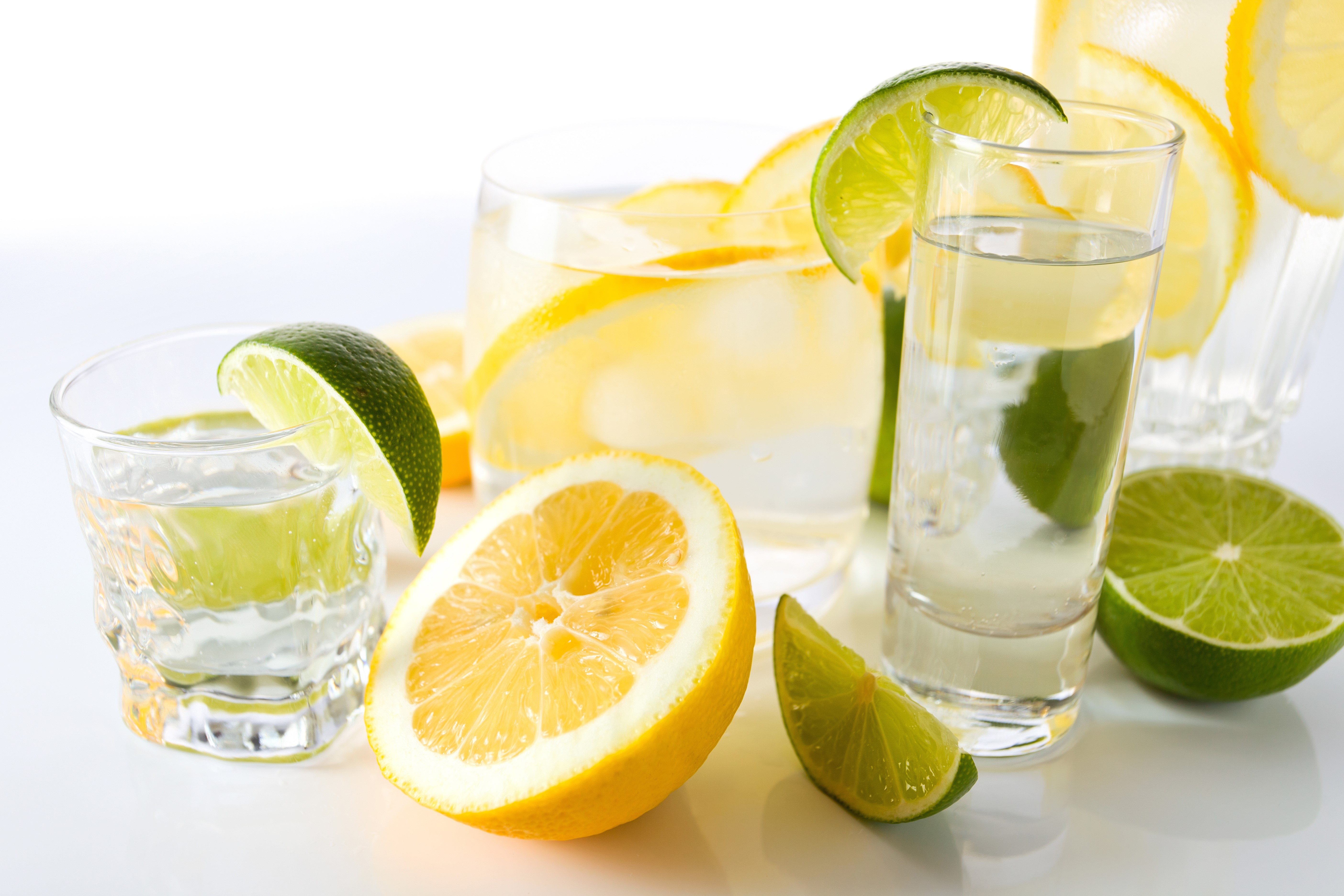 4K Lime and Lemon Drinks with Citrus Slices HD Wallpaper
