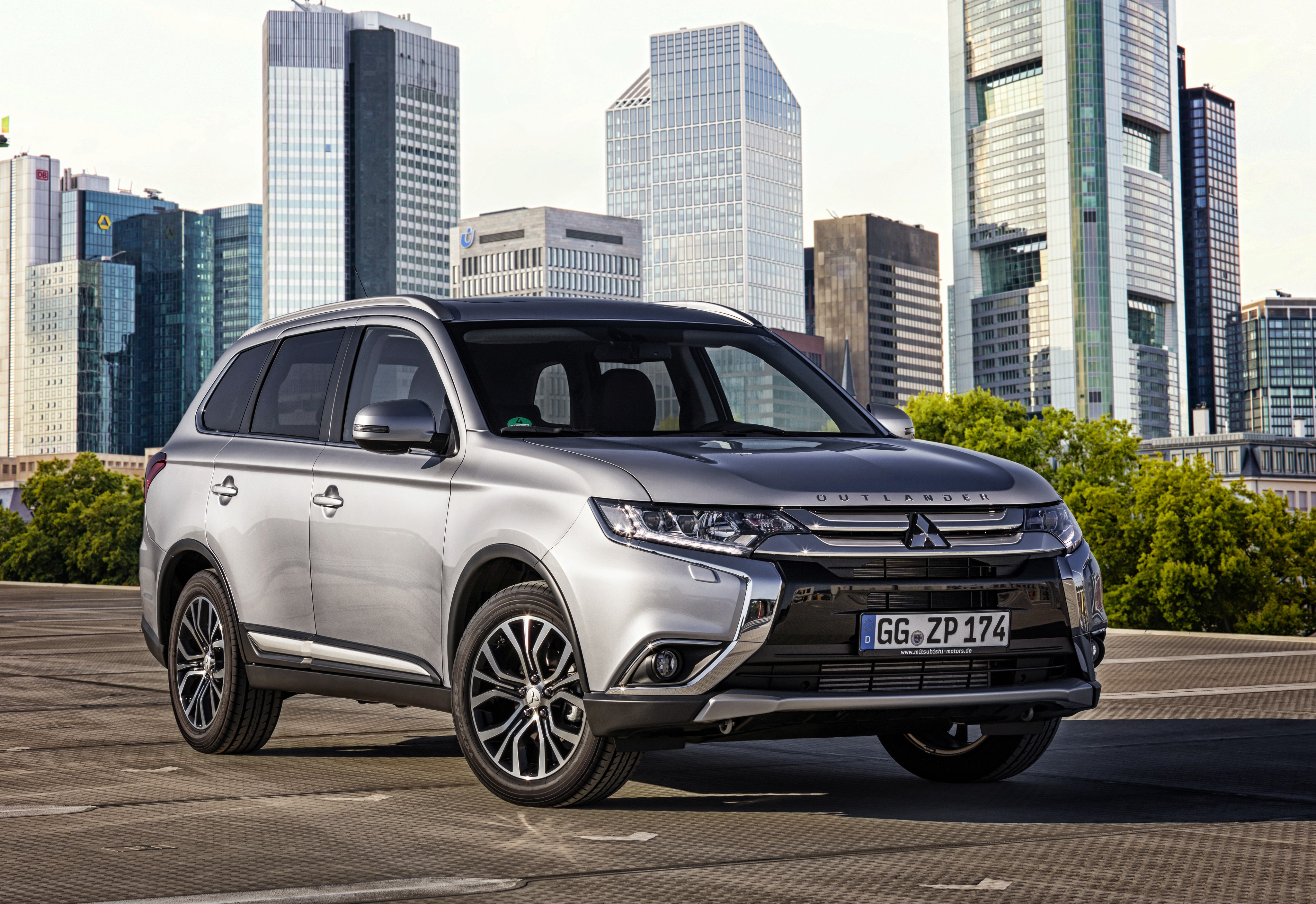 4K 2015 Mitsubishi Outlander HD Wallpaper