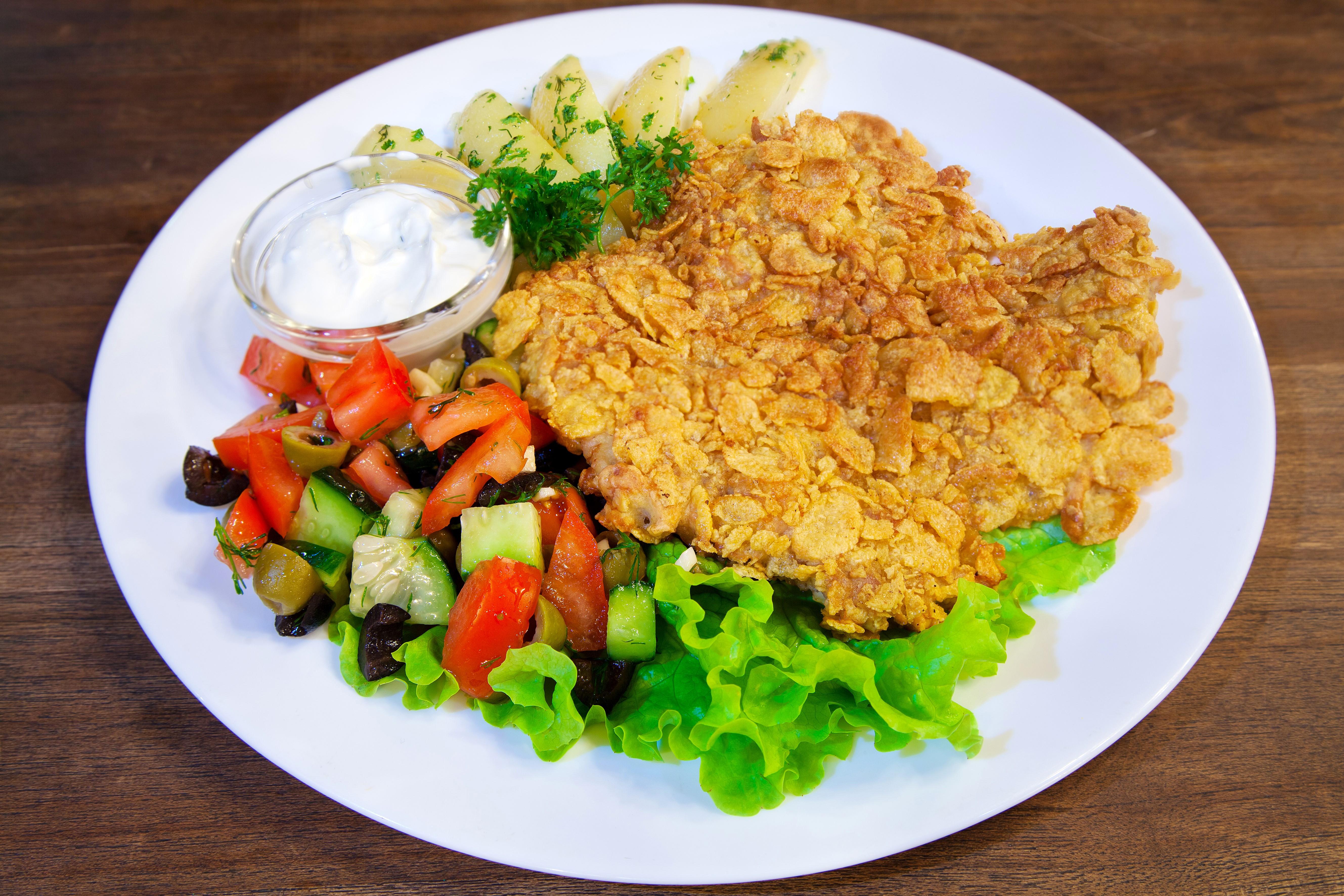 Cornflake-crusted chicken with salad and potatoes HD Wallpaper