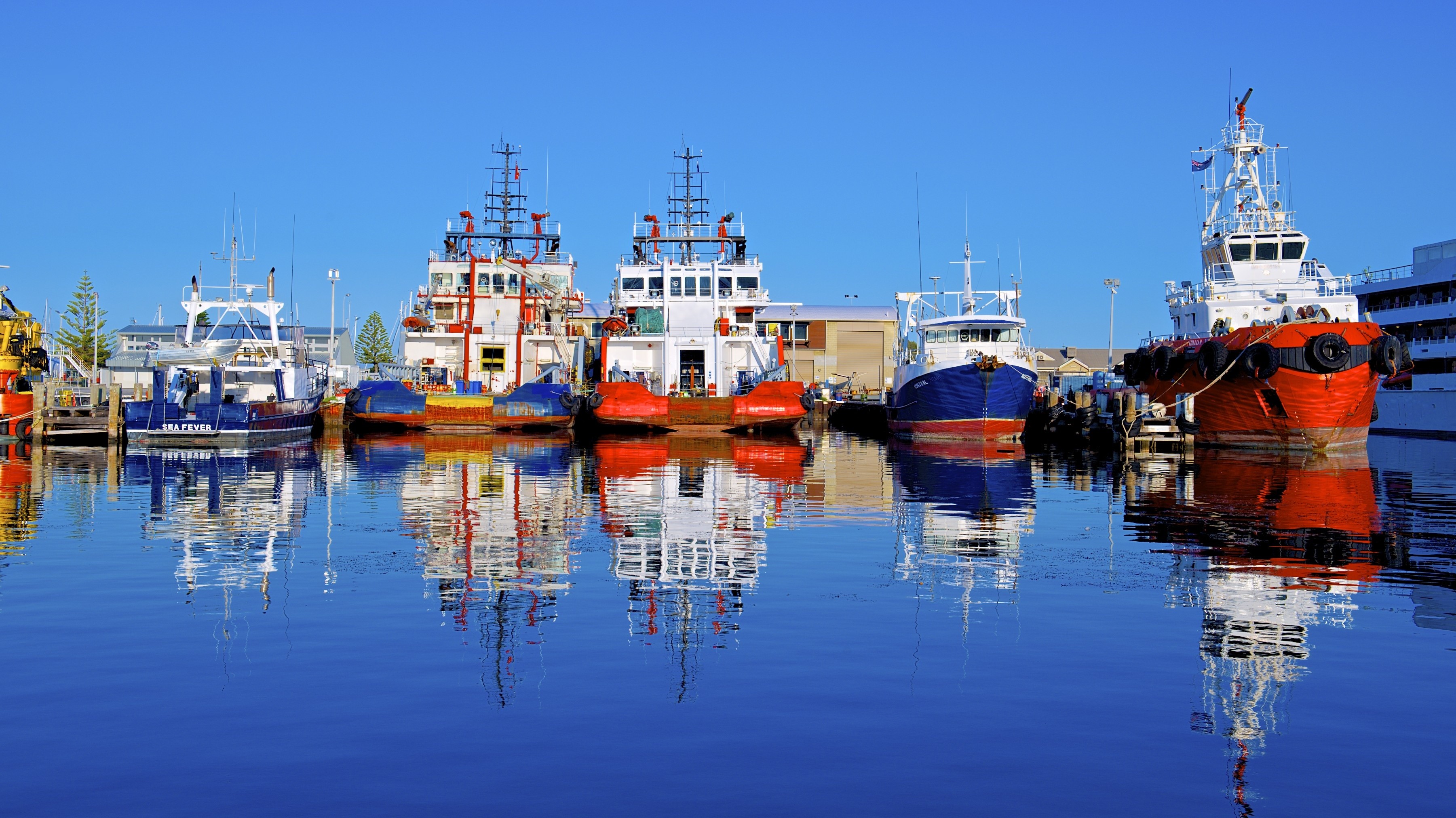 Tugboats docked in Fremantle, Australia harbor HD Wallpaper