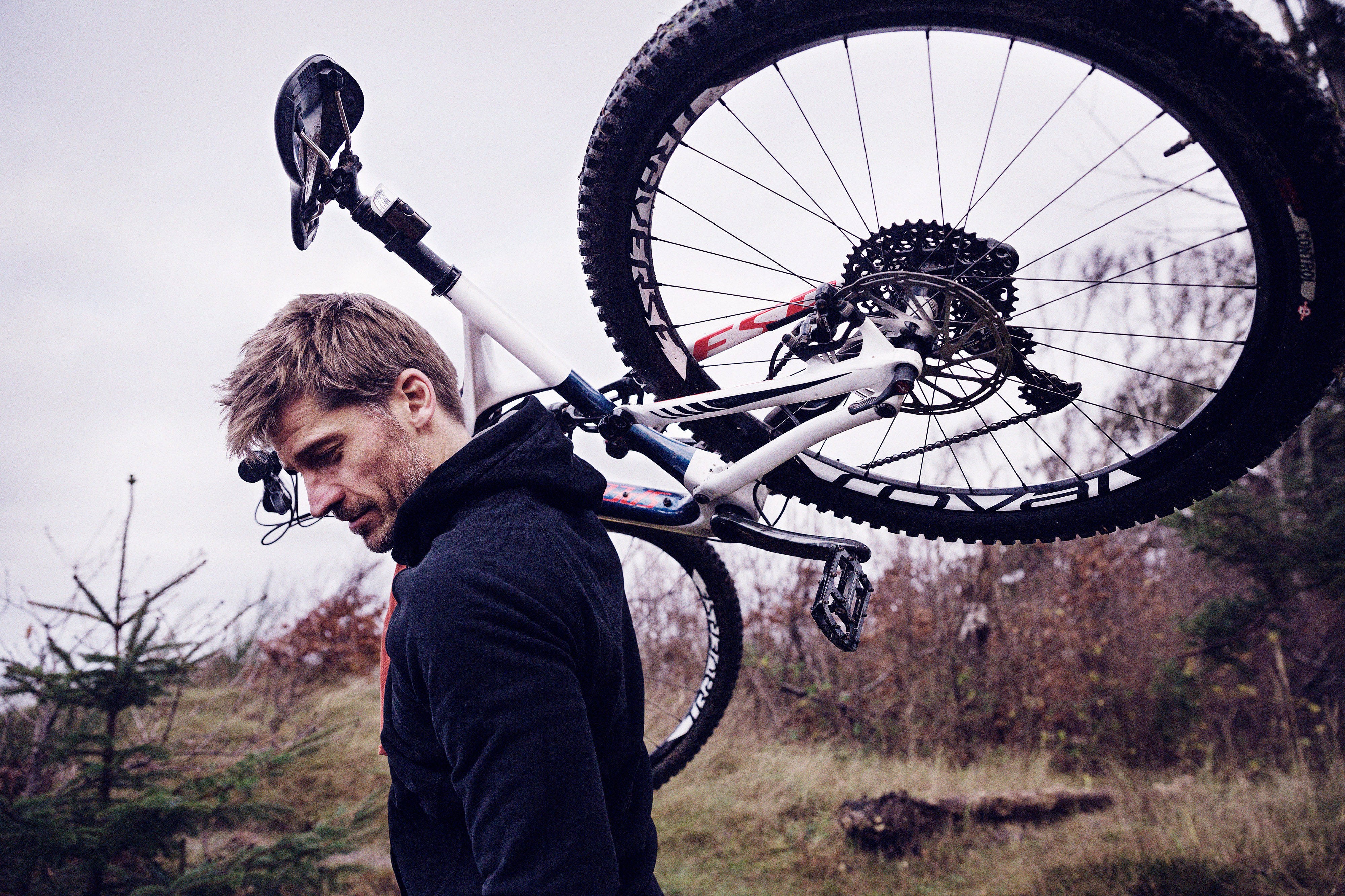 4K Nikolaj Coster-Waldau carrying a bicycle HD Wallpaper
