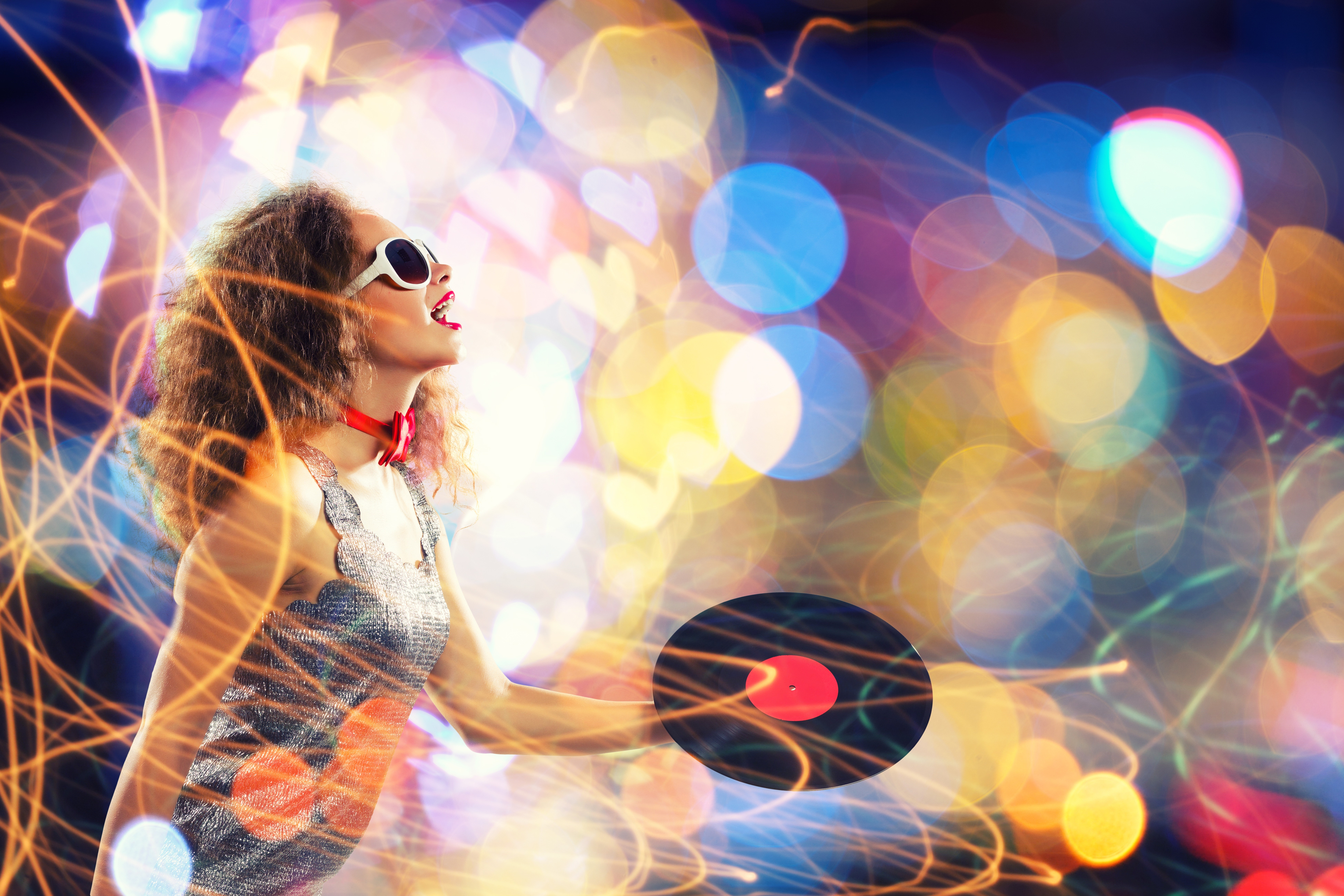 Woman in sunglasses holding a gramophone record HD Wallpaper